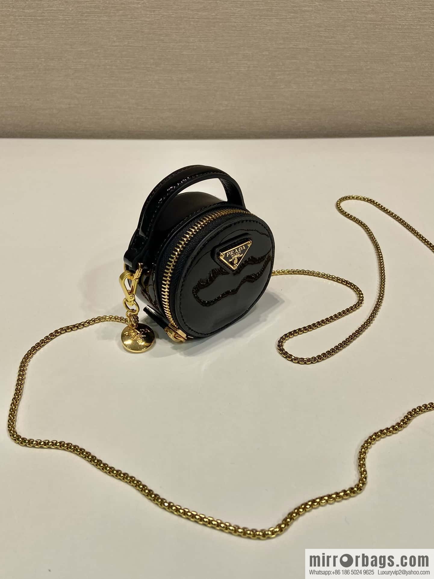 PRADA 🎉 patent leather small round bag 🎉 1NR023 🎉🎉 black