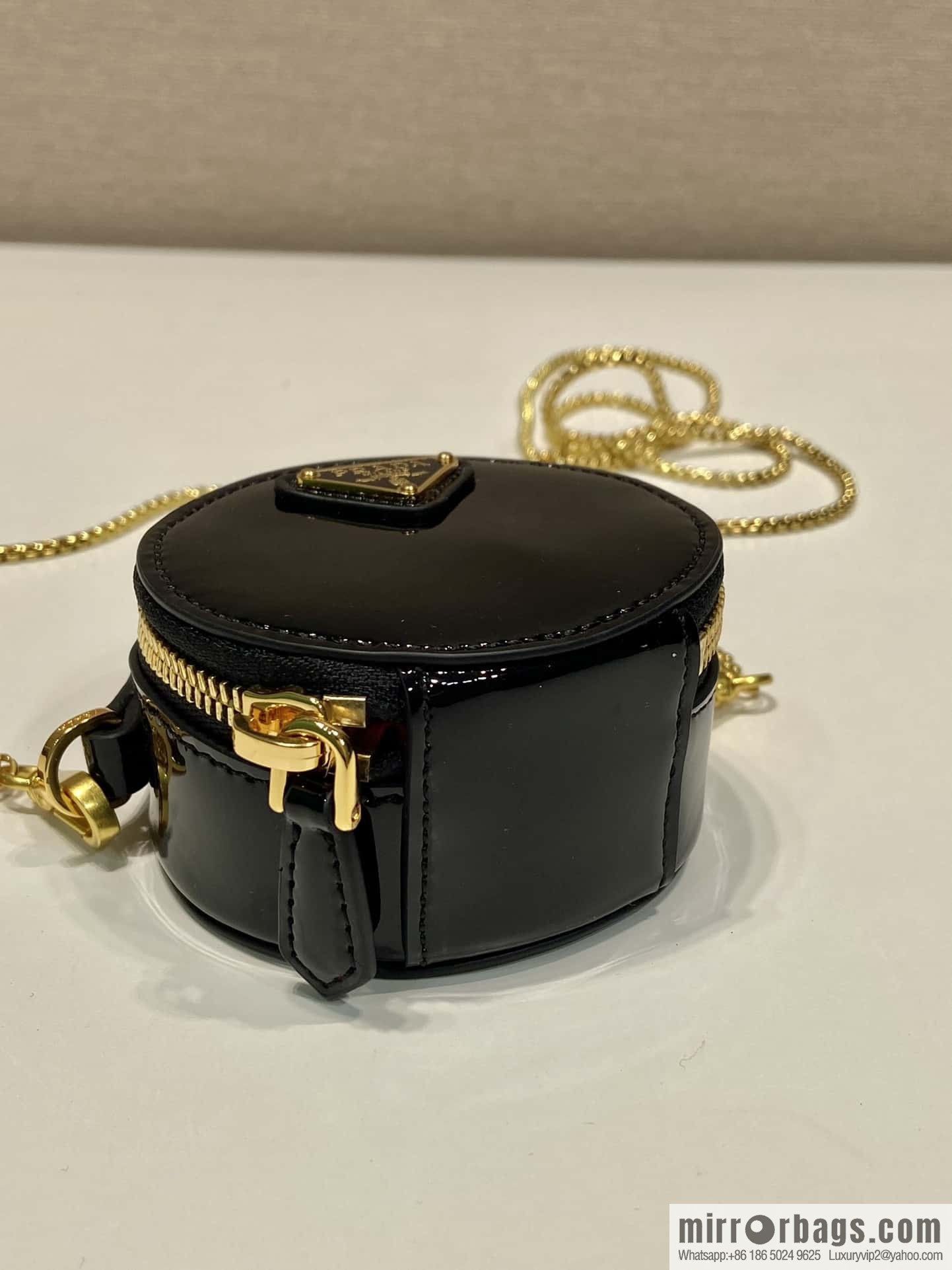 PRADA 🎉 patent leather small round bag 🎉 1NR023 🎉🎉 black