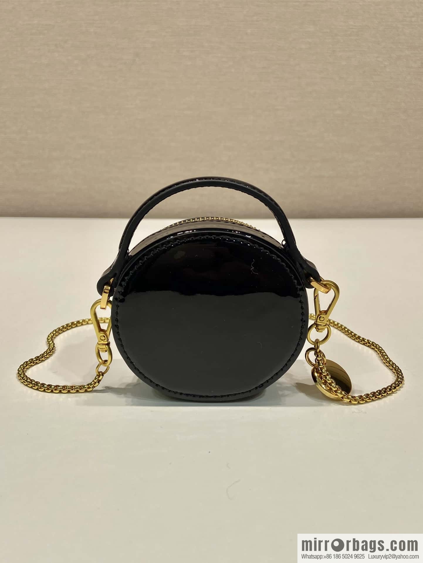 PRADA 🎉 patent leather small round bag 🎉 1NR023 🎉🎉 black