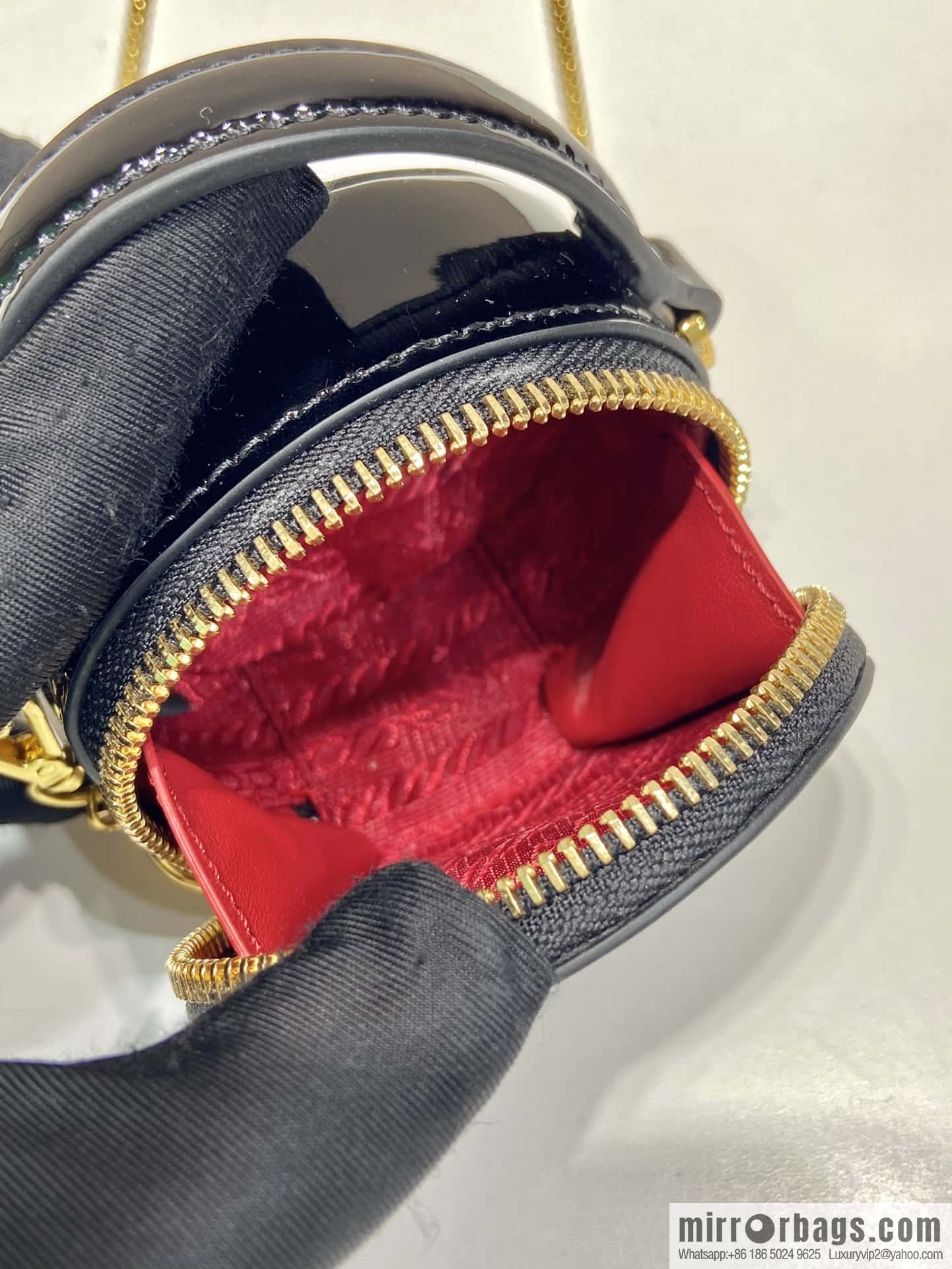 PRADA 🎉 patent leather small round bag 🎉 1NR023 🎉🎉 black
