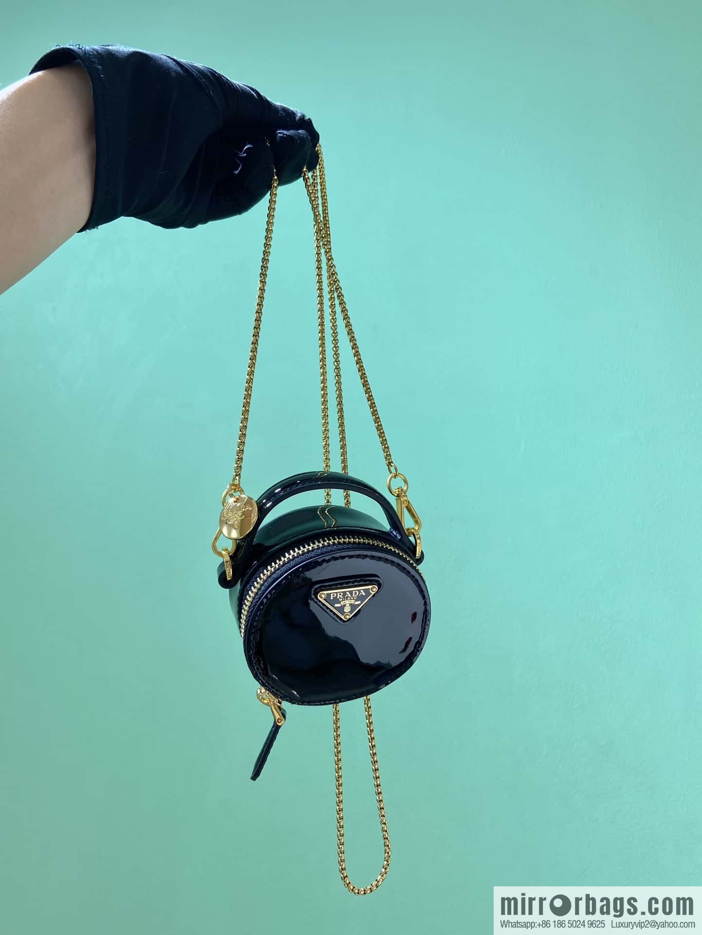 PRADA 🎉 patent leather small round bag 🎉 1NR023 🎉🎉 black