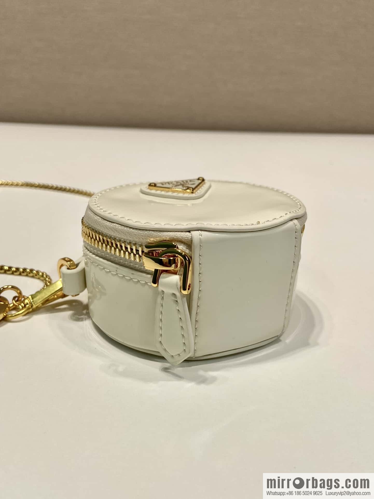 PRADA 🎉 patent leather 🎉 1NR023 🎉🎉 white