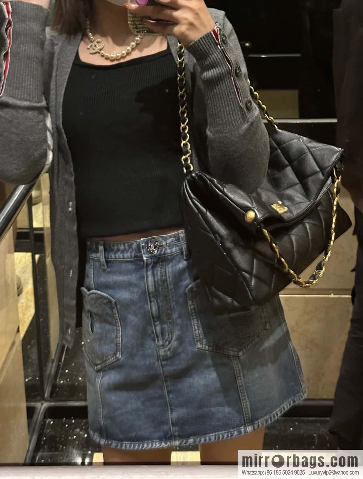 CHANEL 24p maxi hobo black AS4777