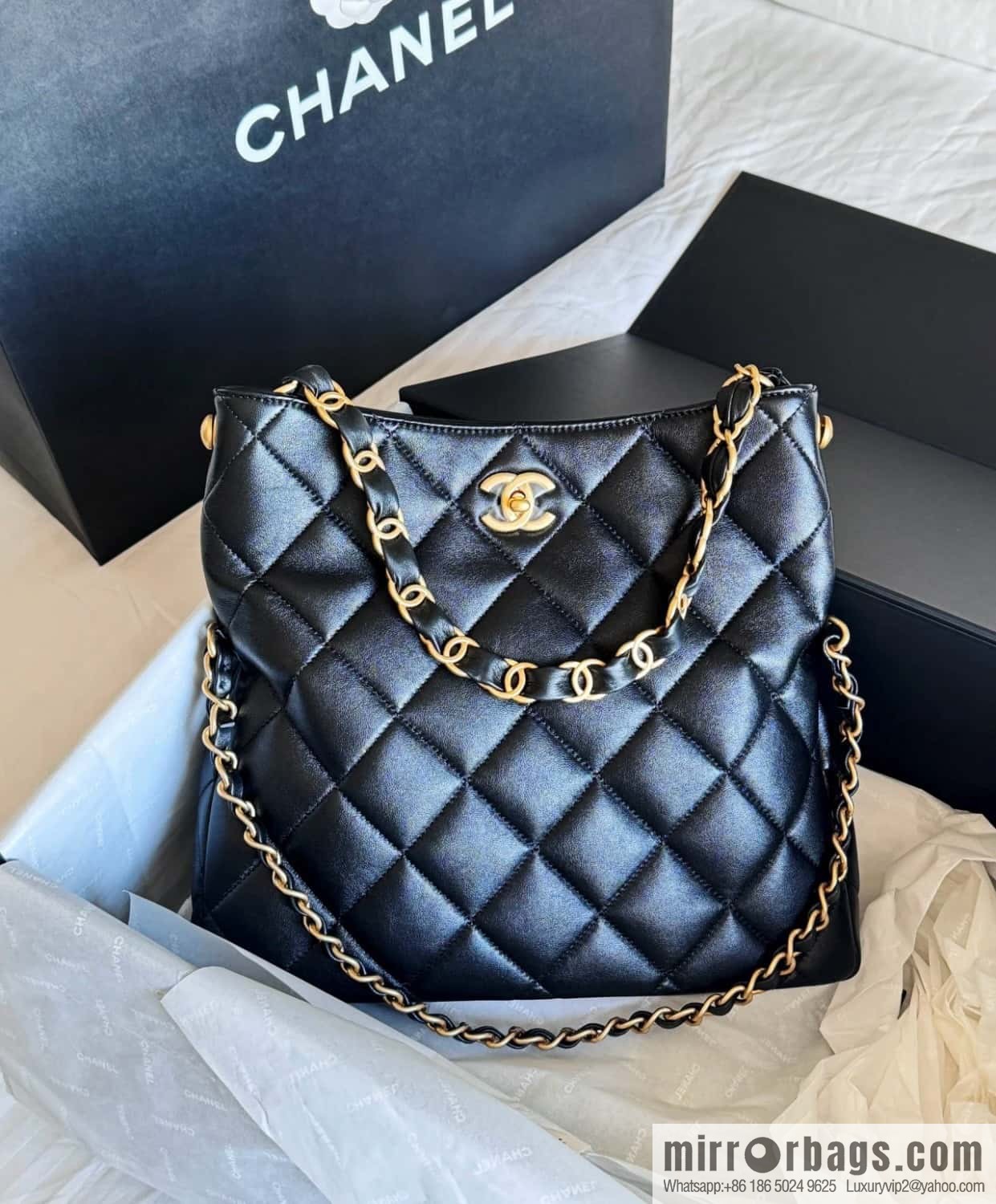 CHANEL 24p maxi hobo black AS4777