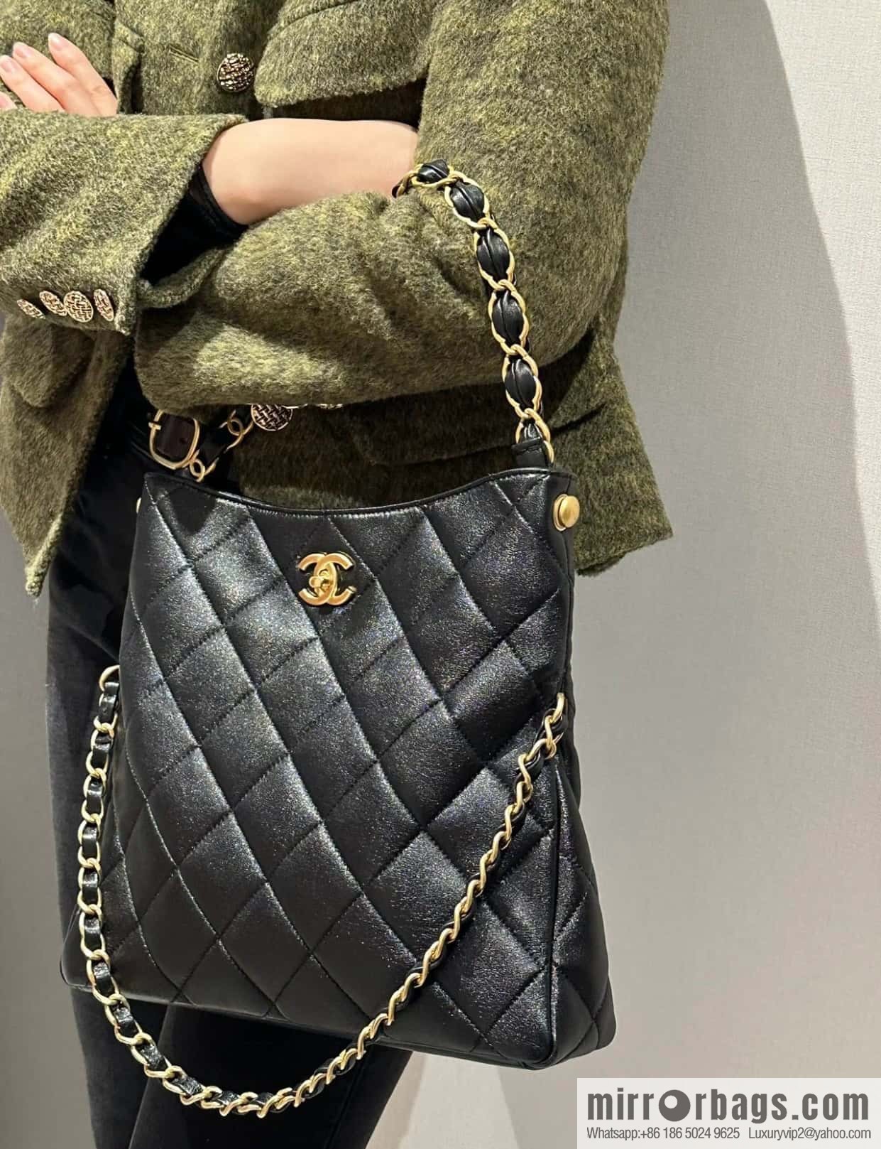 CHANEL 24p maxi hobo black AS4777