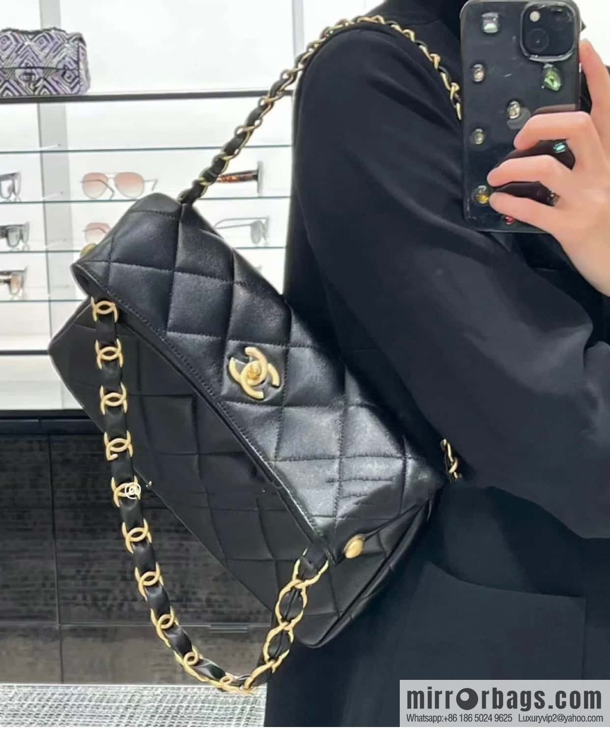 CHANEL 24p maxi hobo black AS4777