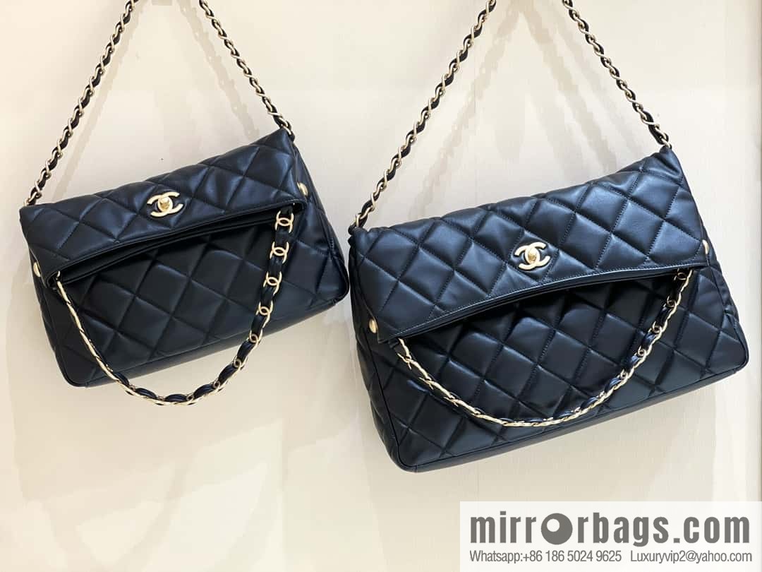 CHANEL 24p maxi hobo black AS4777
