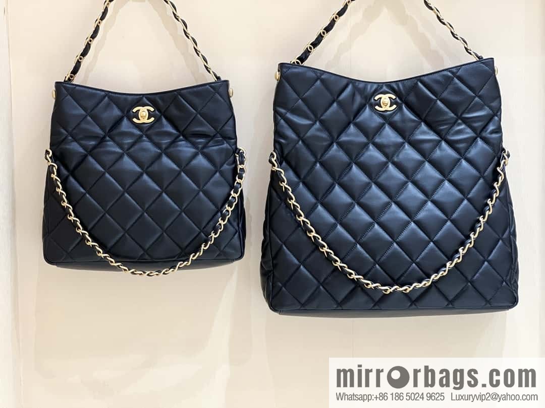 CHANEL 24p maxi hobo black AS4777