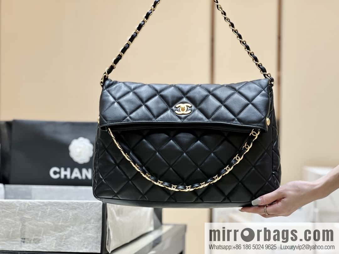 CHANEL 24p maxi hobo black AS4777