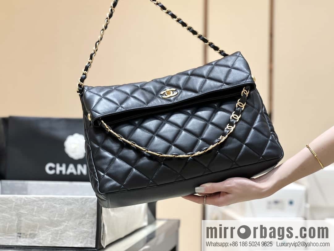 CHANEL 24p maxi hobo black AS4777
