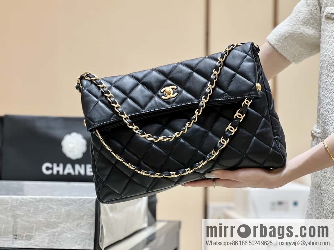 CHANEL 24p maxi hobo black AS4777