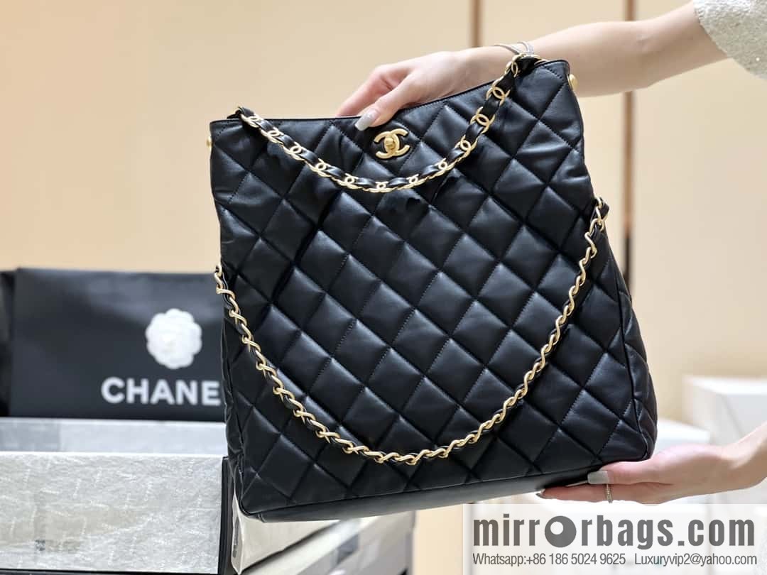 CHANEL 24p maxi hobo black AS4777