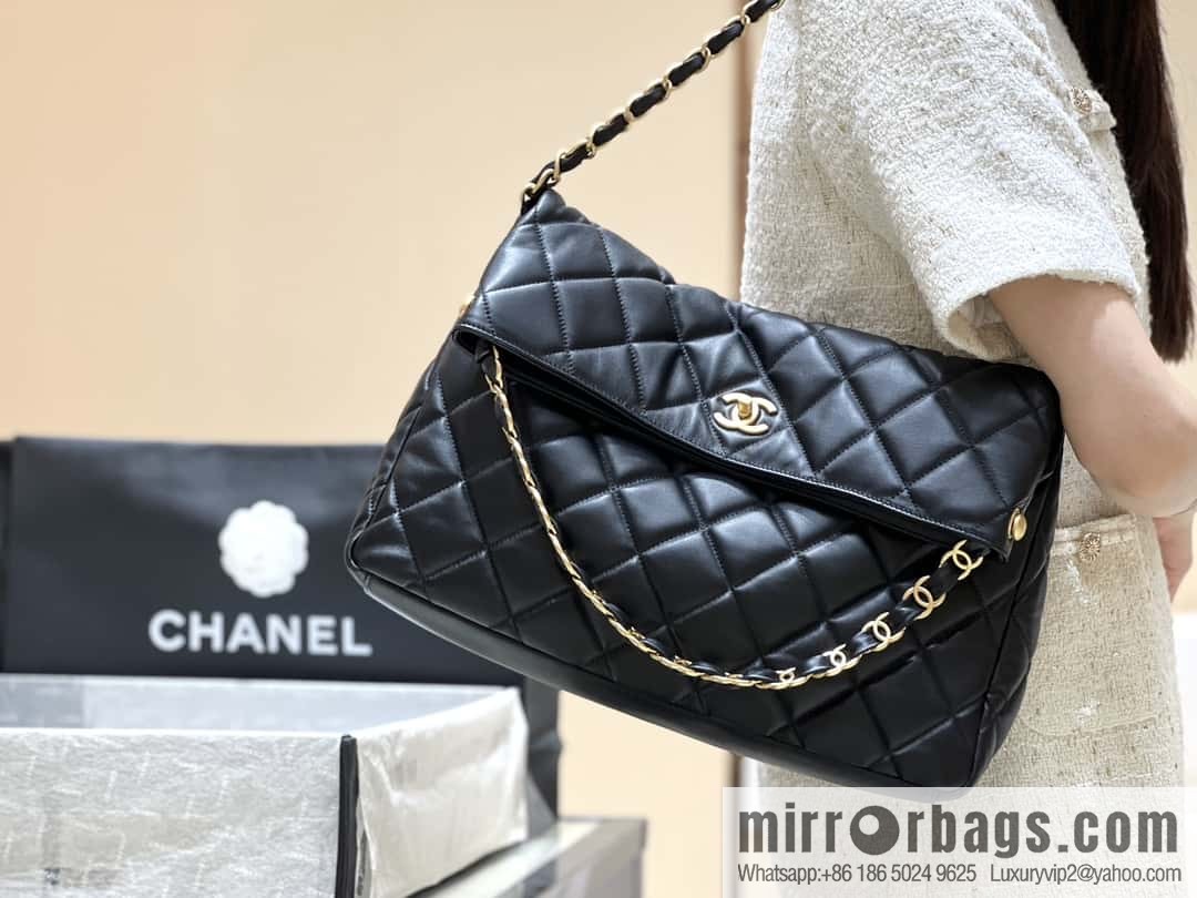 CHANEL 24p maxi hobo black AS4777