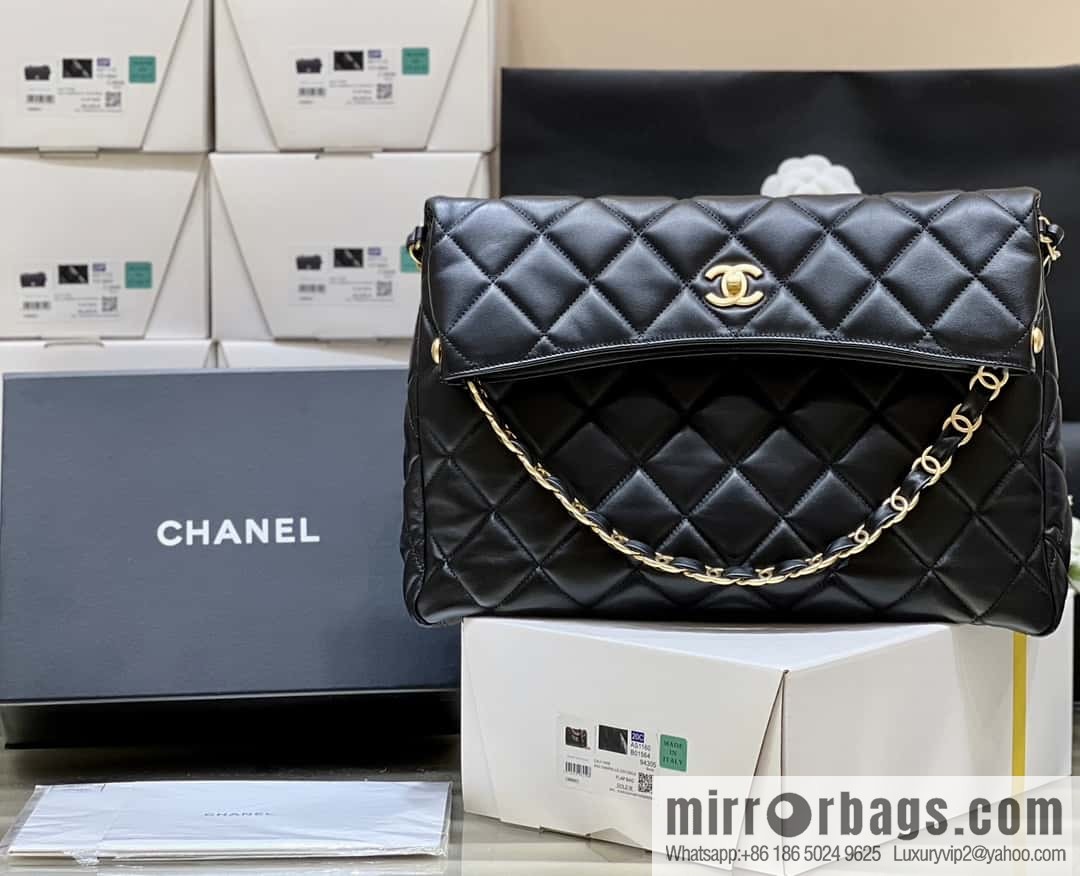 CHANEL 24p maxi hobo black AS4777