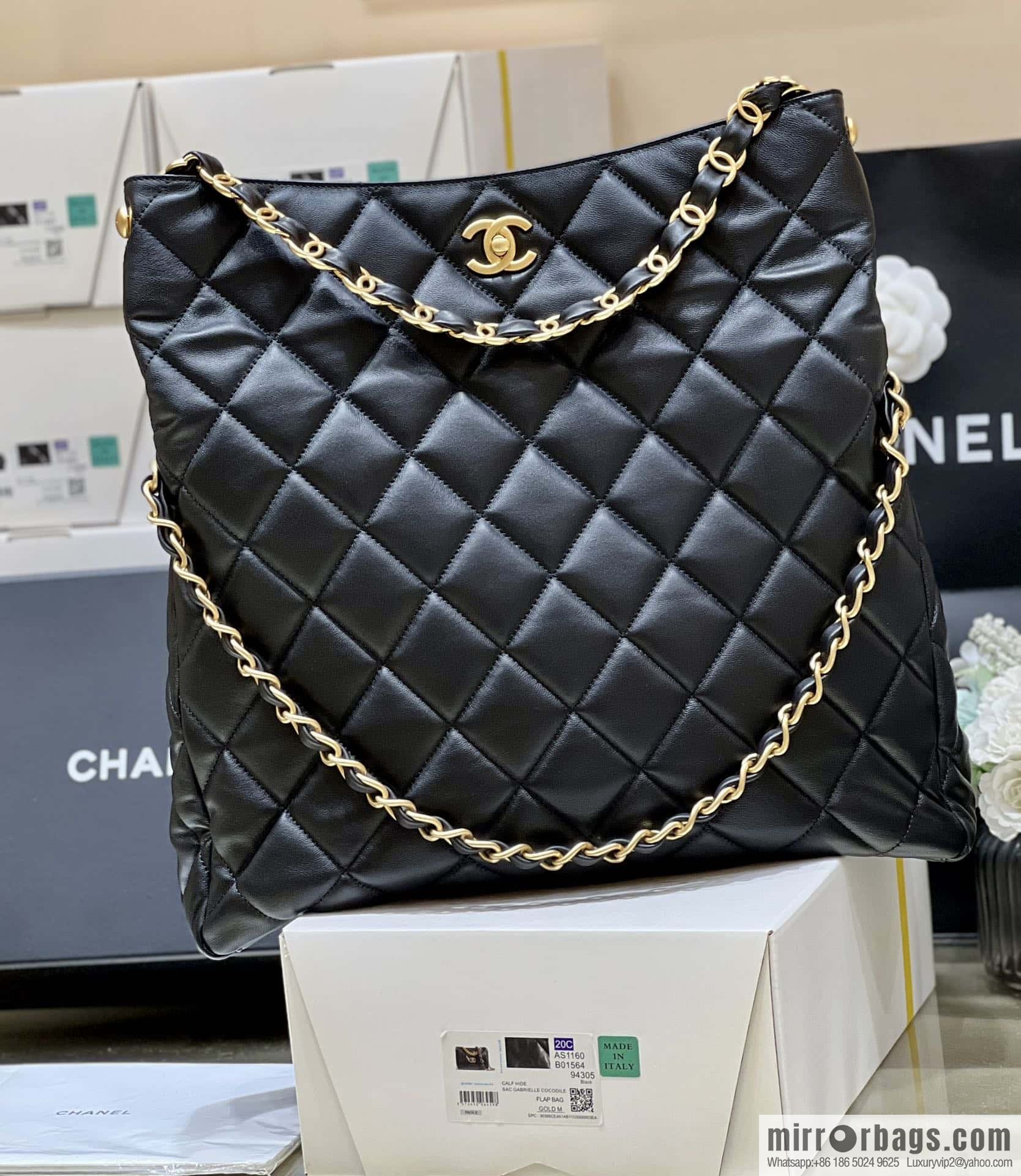 CHANEL 24p maxi hobo black AS4777