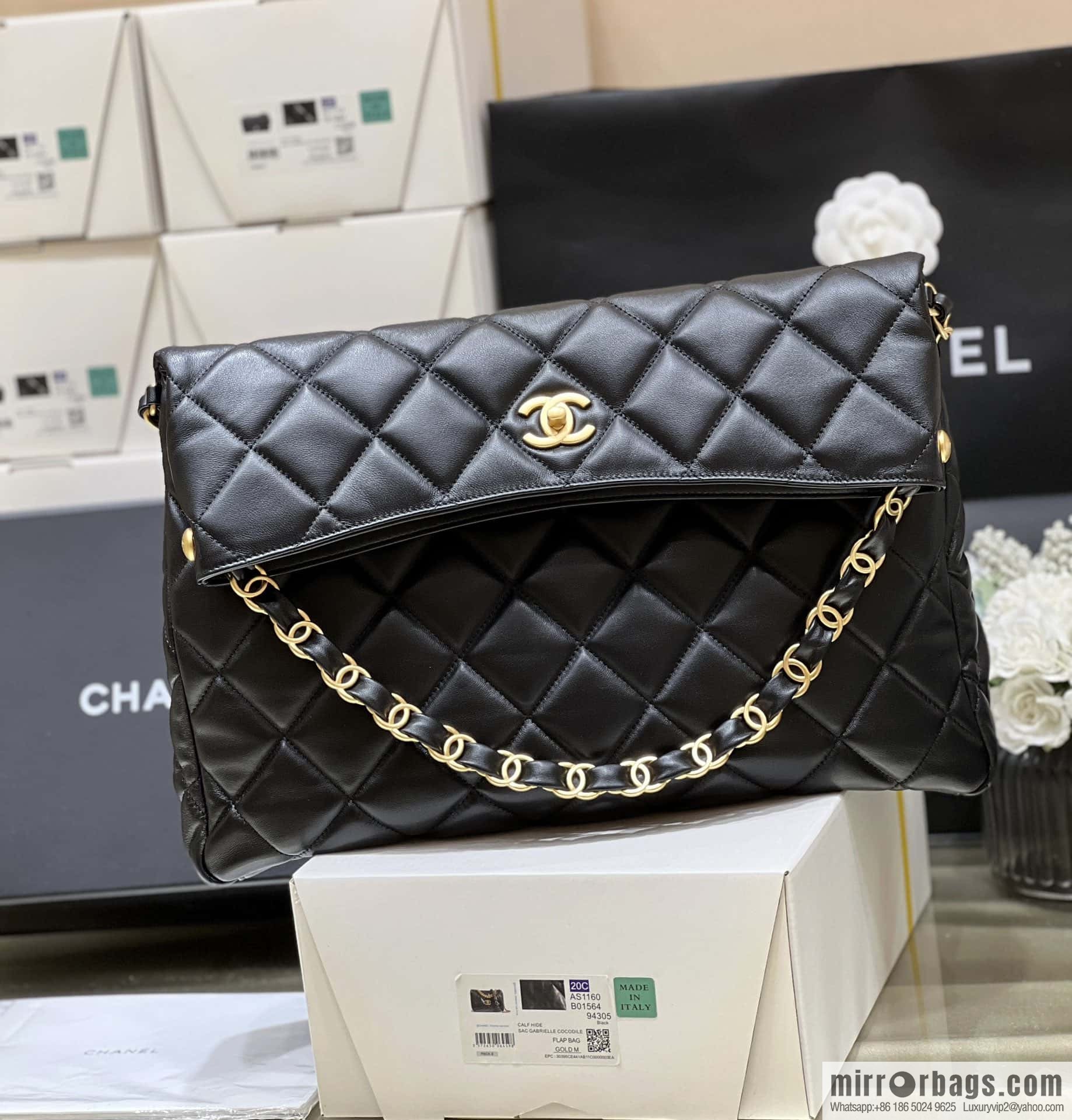 CHANEL 24p maxi hobo black AS4777