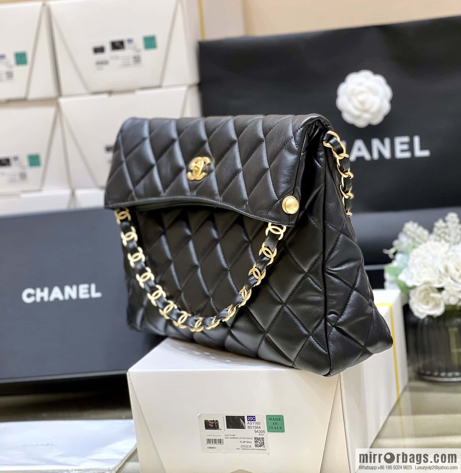 CHANEL 24p maxi hobo black AS4777