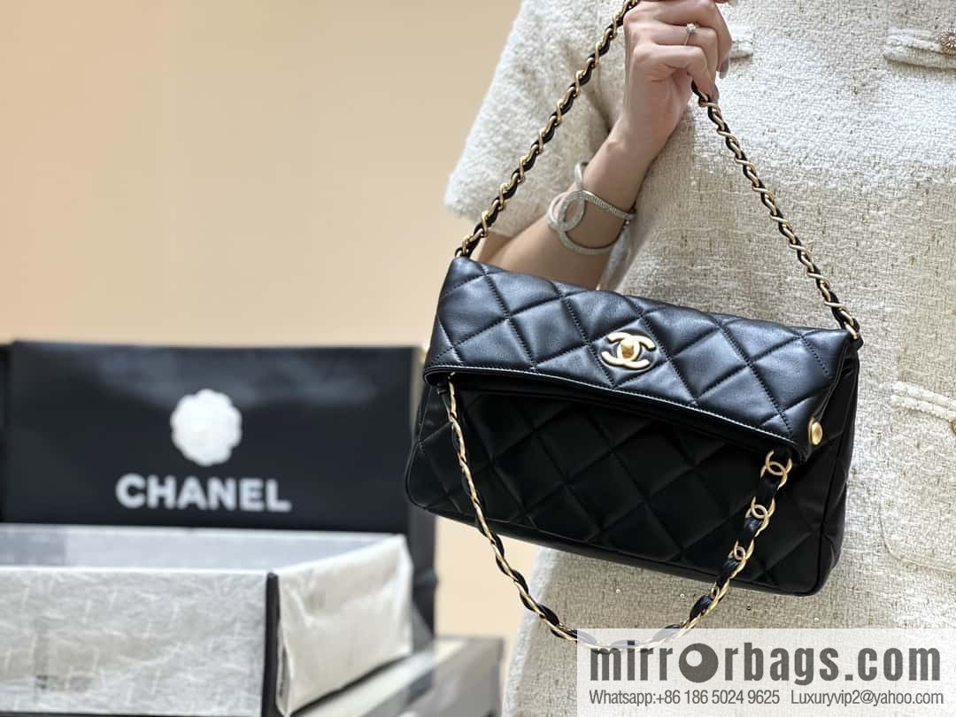 CHANEL 24p maxi hobo black AS4754