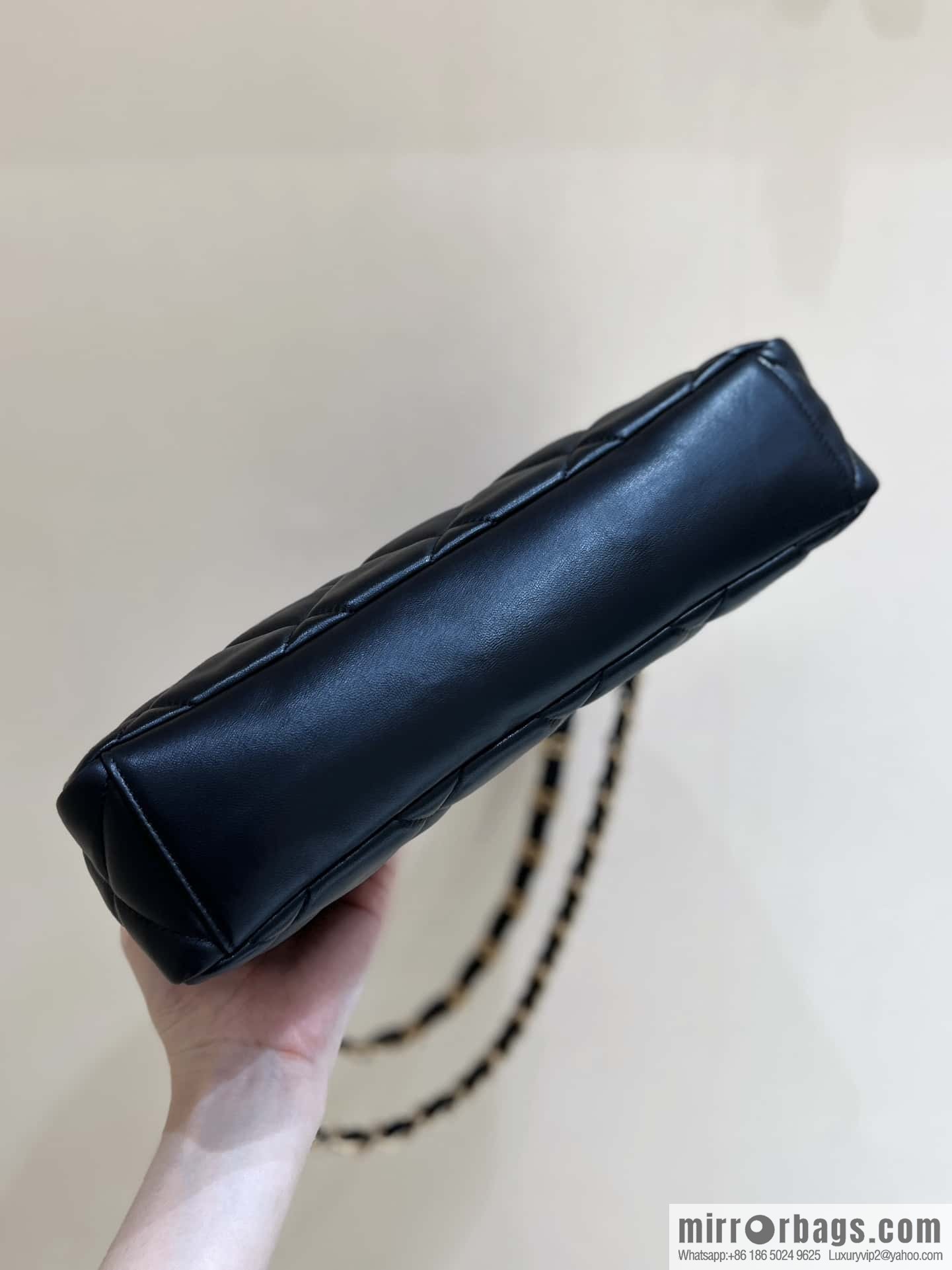CHANEL 24p maxi hobo black AS4754