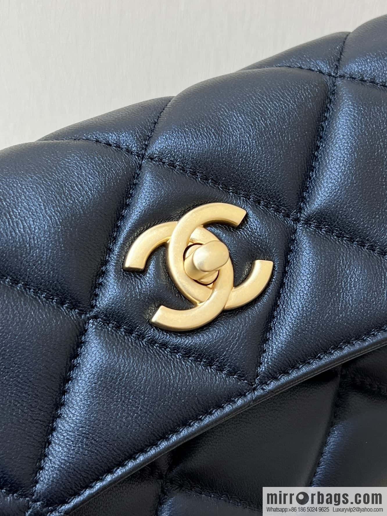 CHANEL 24p maxi hobo black AS4754