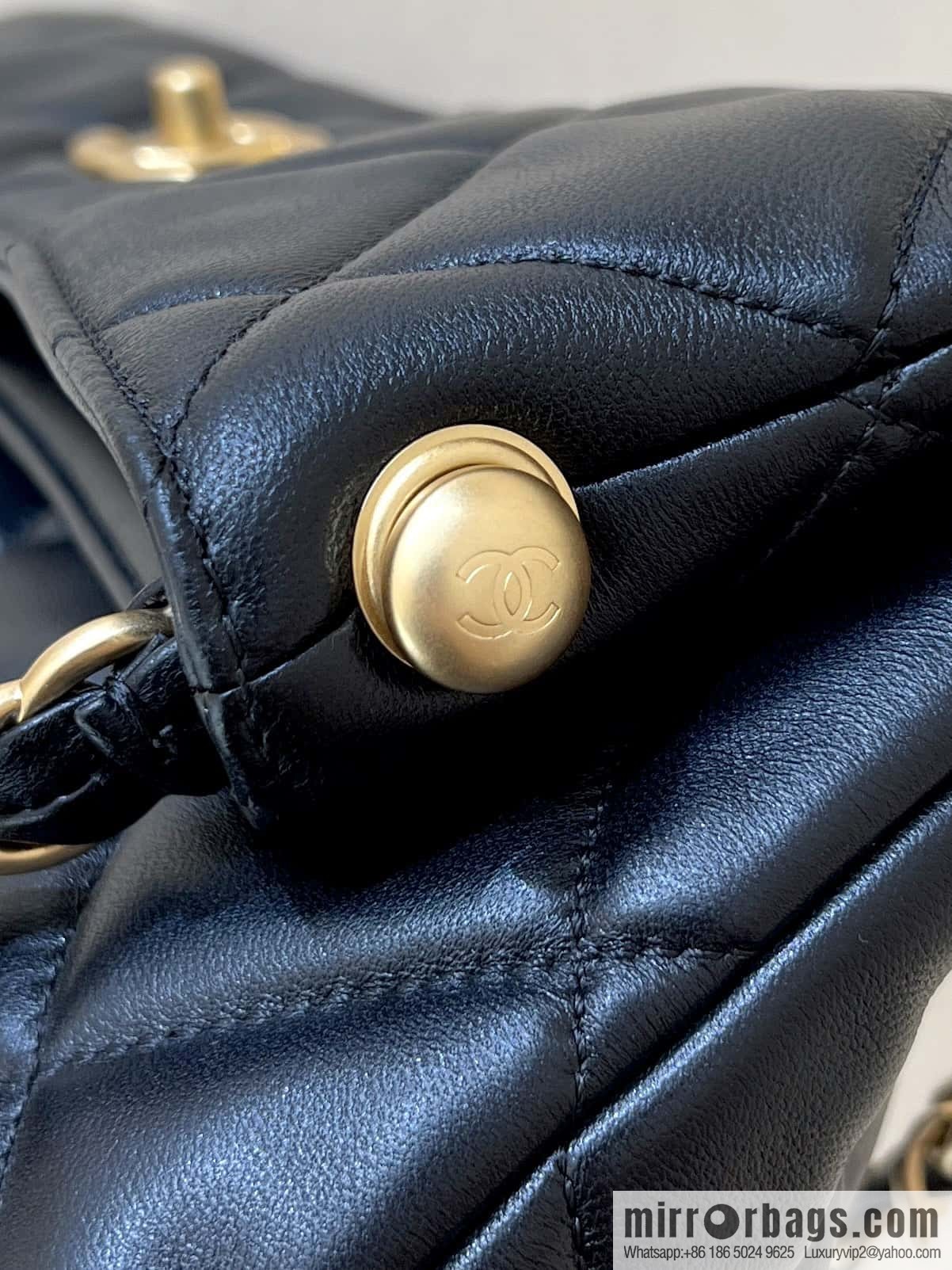 CHANEL 24p maxi hobo black AS4754