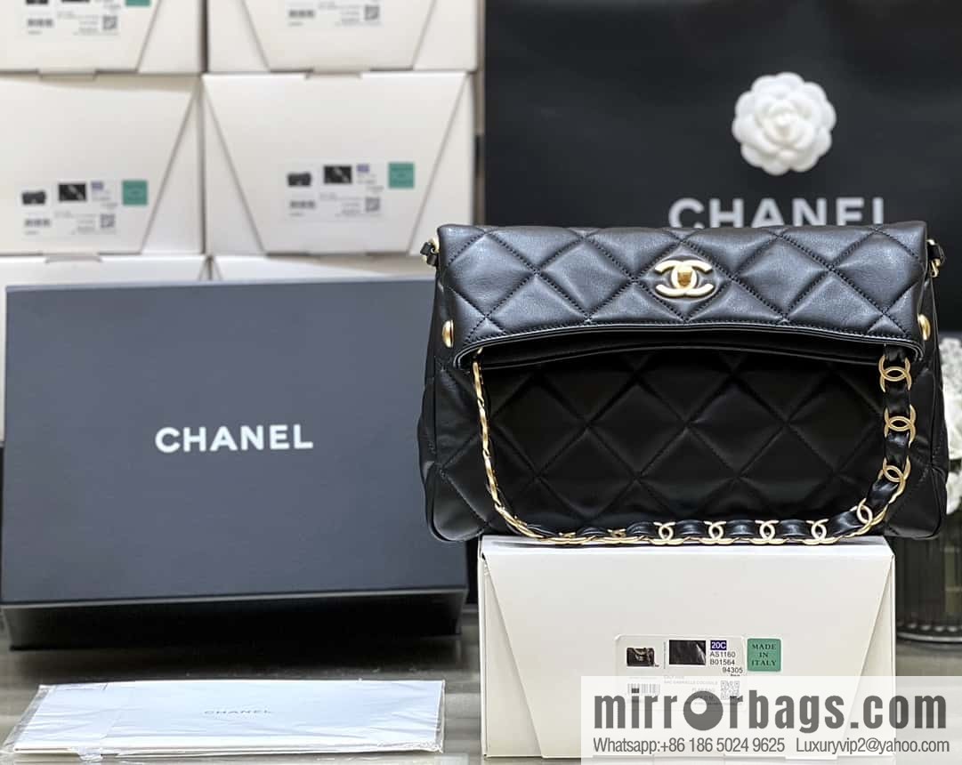 CHANEL 24p maxi hobo black AS4754