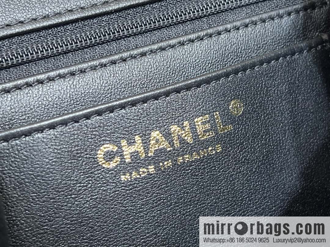 CHANEL 24S Spring/Summer 31 ruecambon AS4472