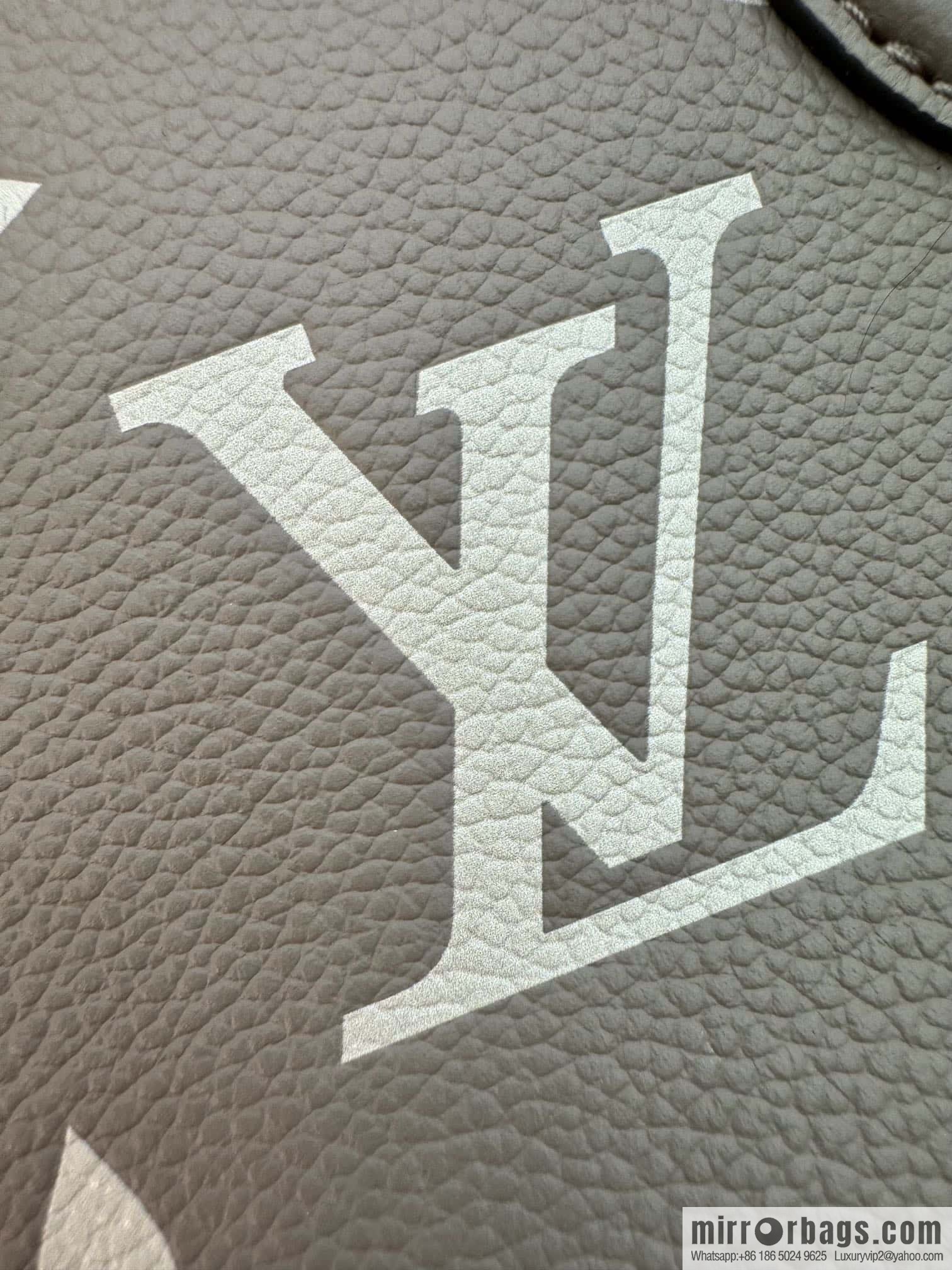LV M47054 ONTHEGO BB handbag