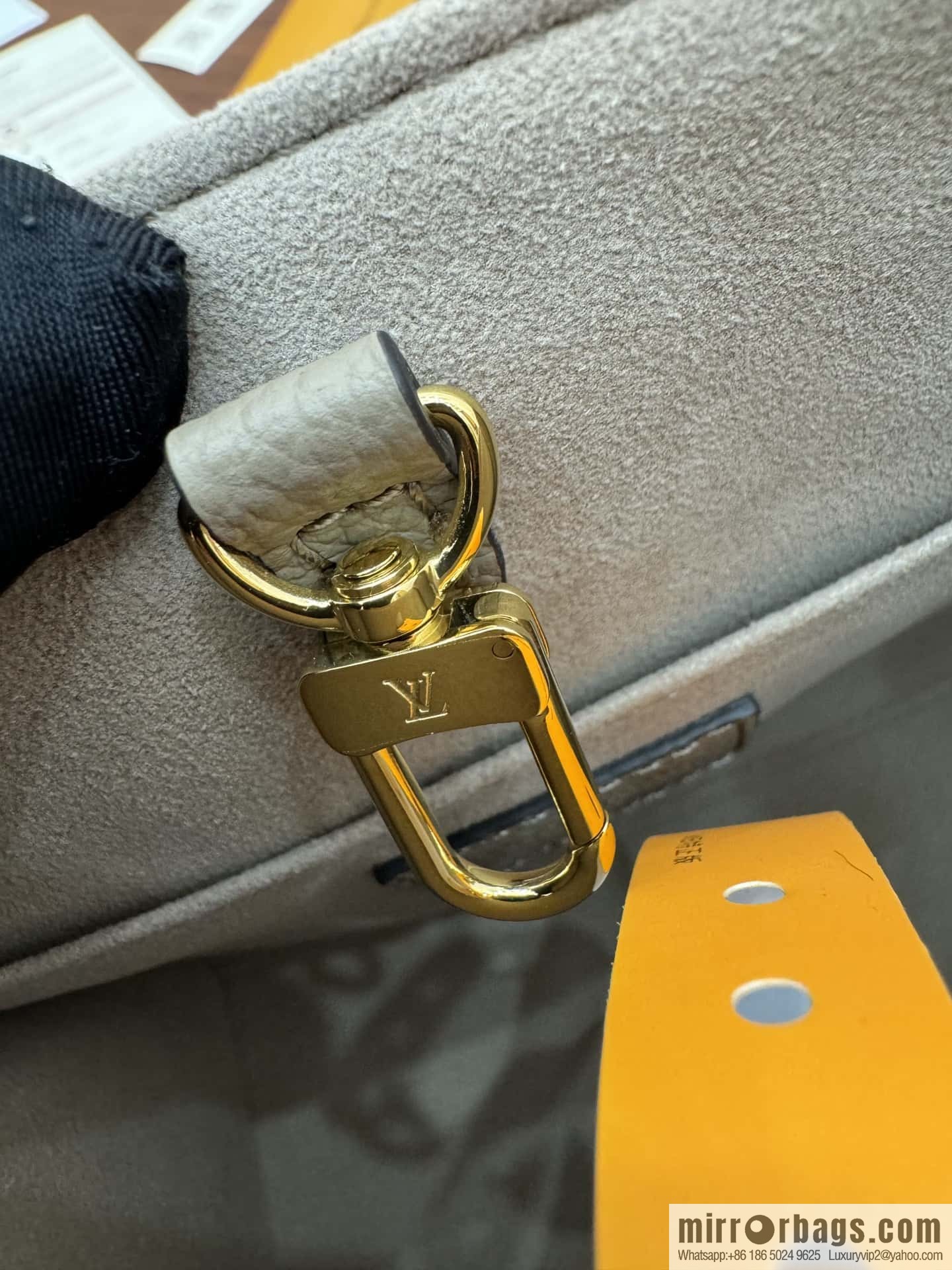 LV M47054 ONTHEGO BB handbag