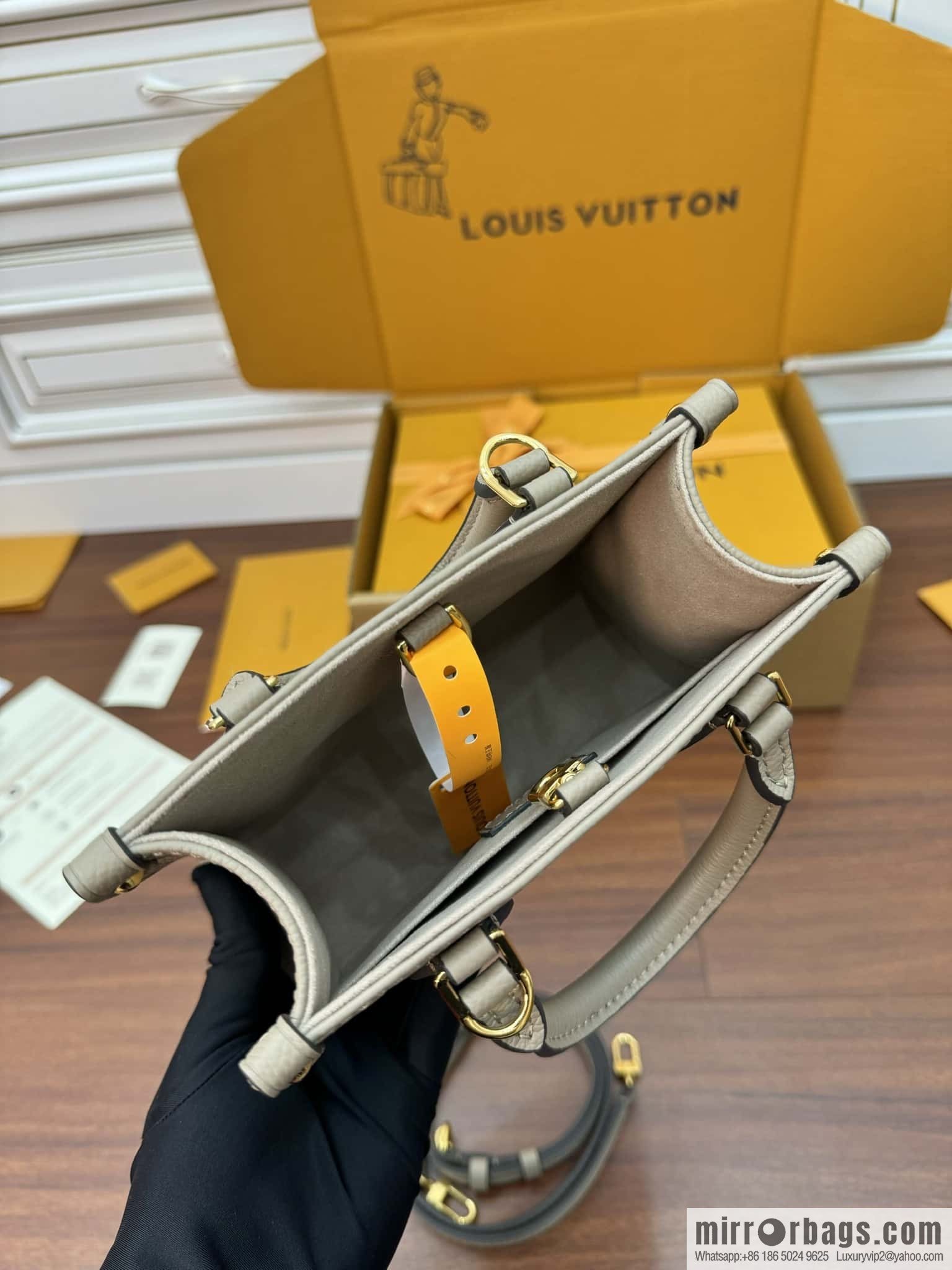 LV M47054 ONTHEGO BB handbag
