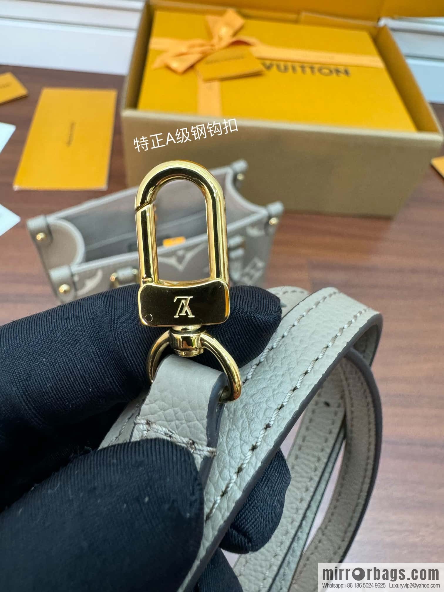 LV M47054 ONTHEGO BB handbag