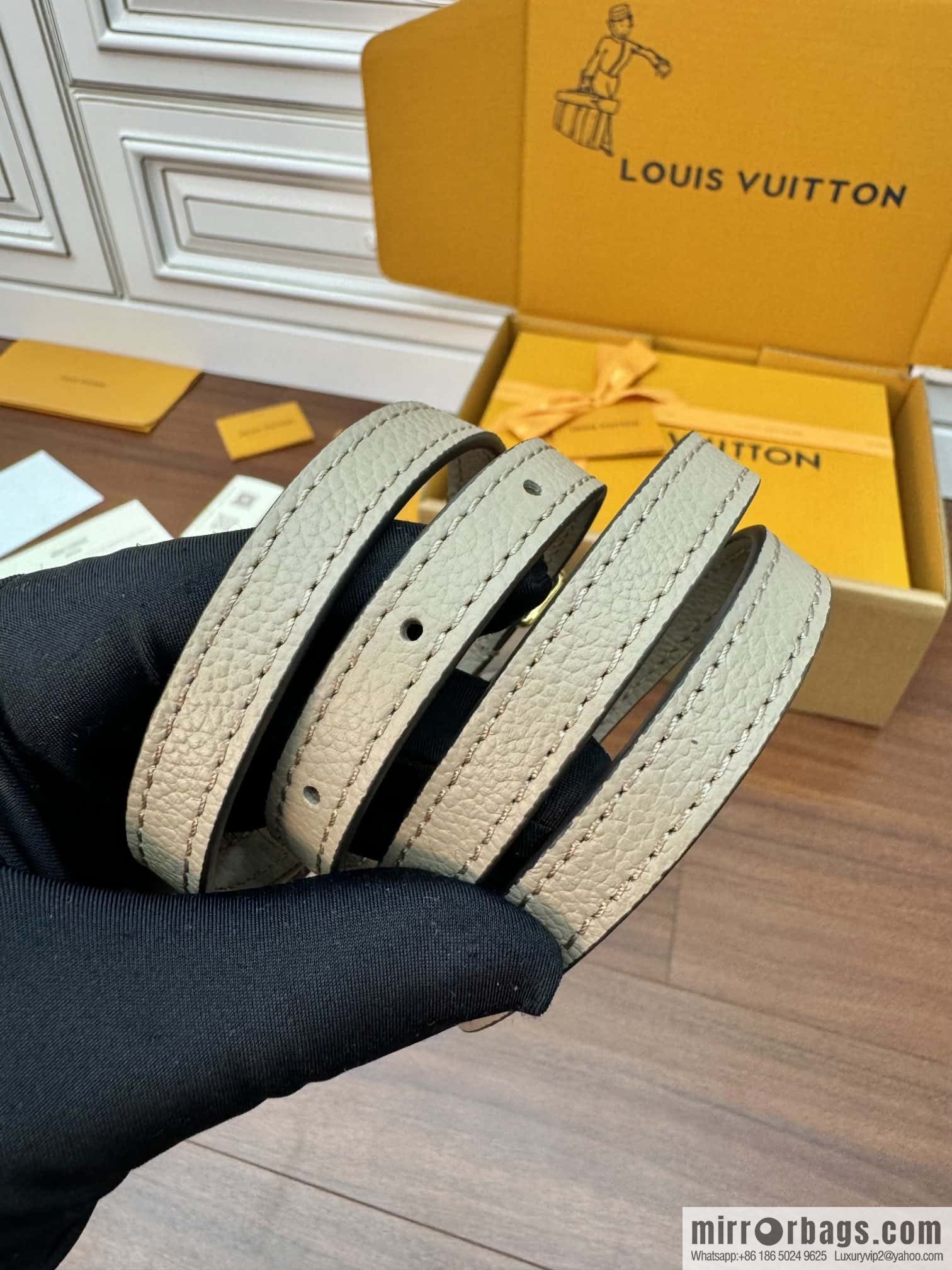 LV M47054 ONTHEGO BB handbag