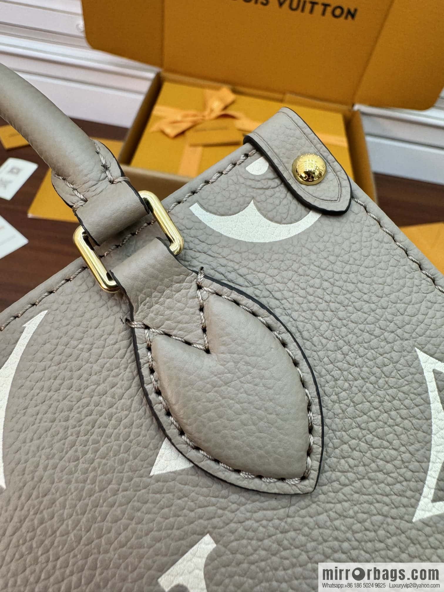 LV M47054 ONTHEGO BB handbag