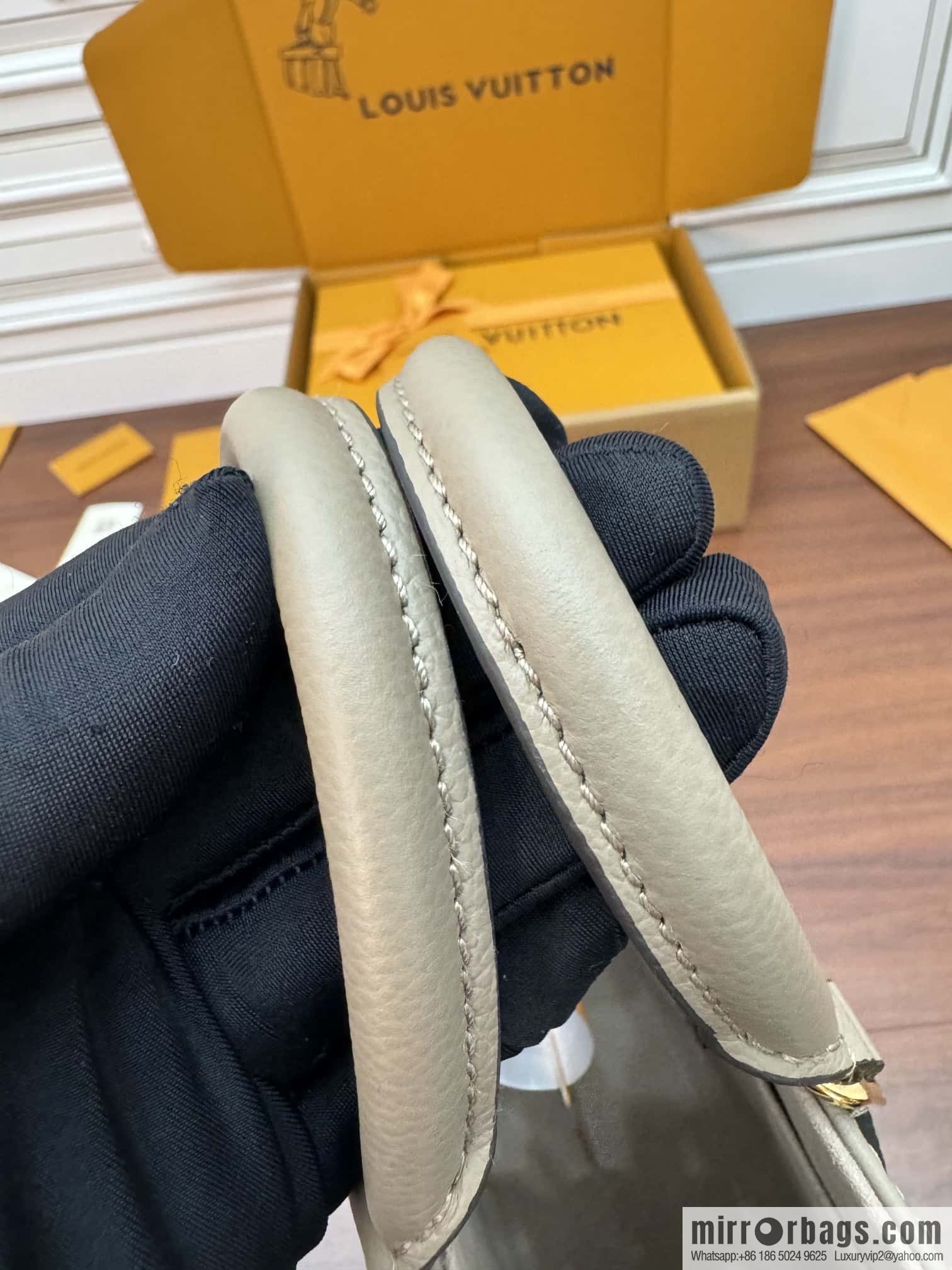 LV M47054 ONTHEGO BB handbag