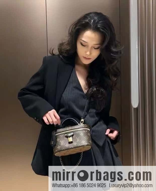 LV M47125 VANITY CHAIN POUCH