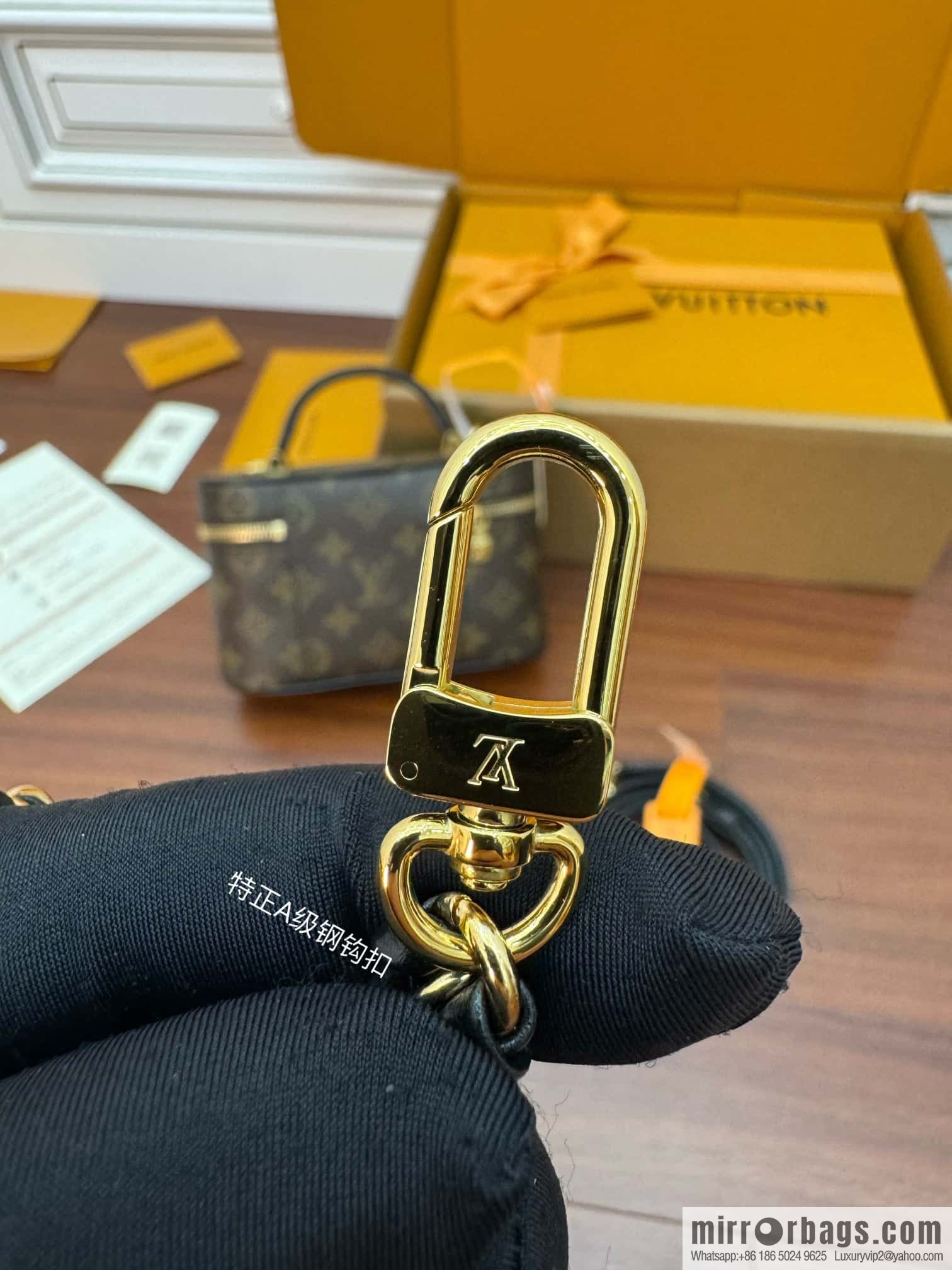 LV M47125 VANITY CHAIN POUCH