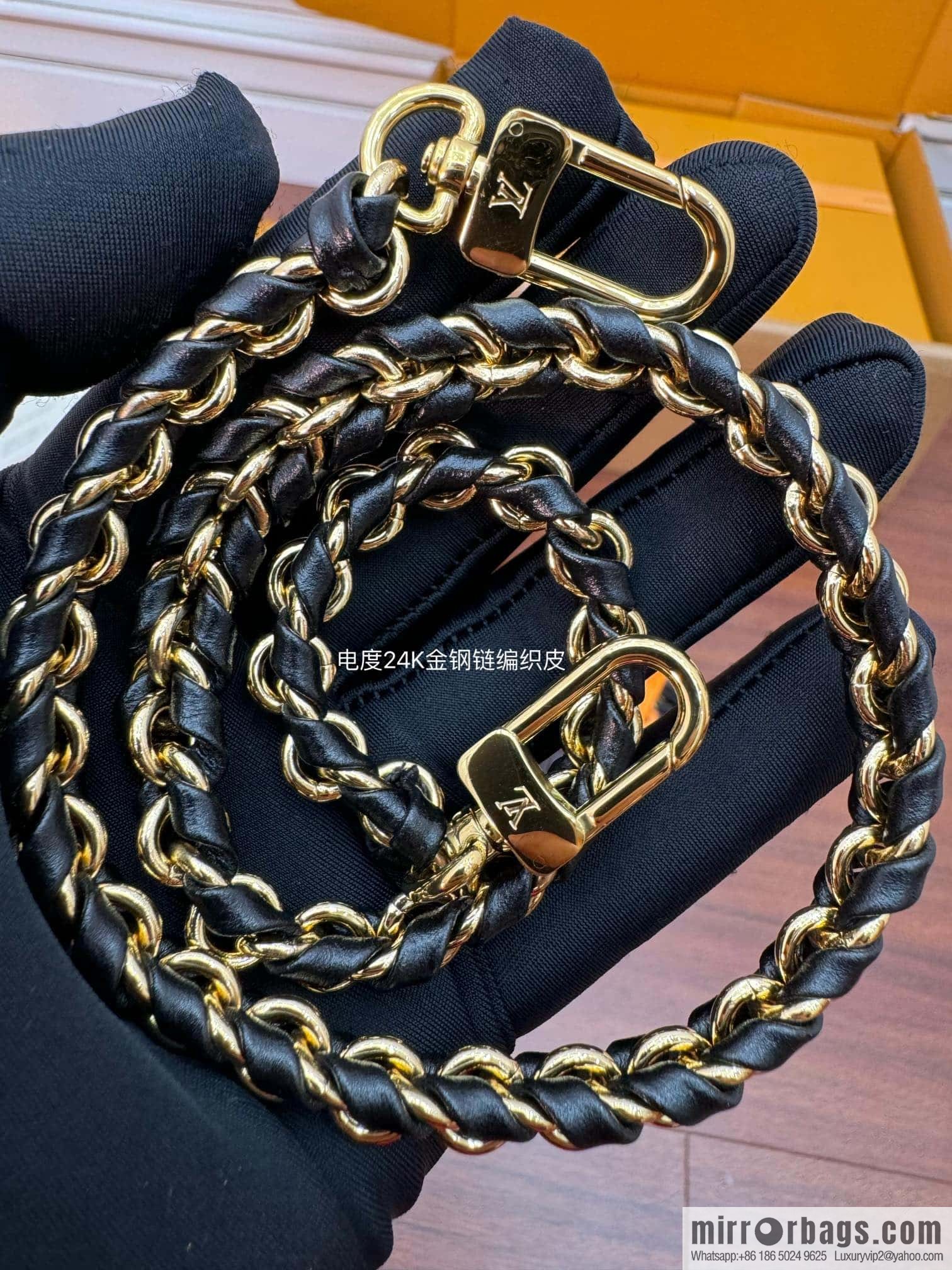 LV M47125 VANITY CHAIN POUCH
