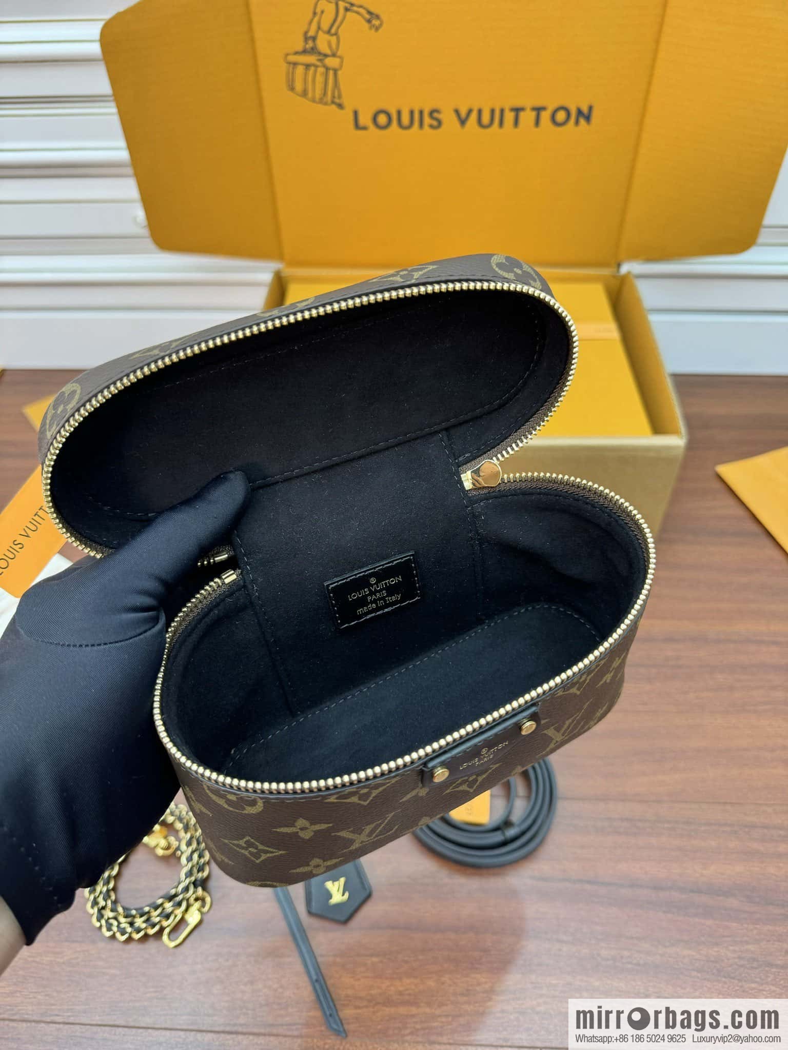 LV M47125 VANITY CHAIN POUCH