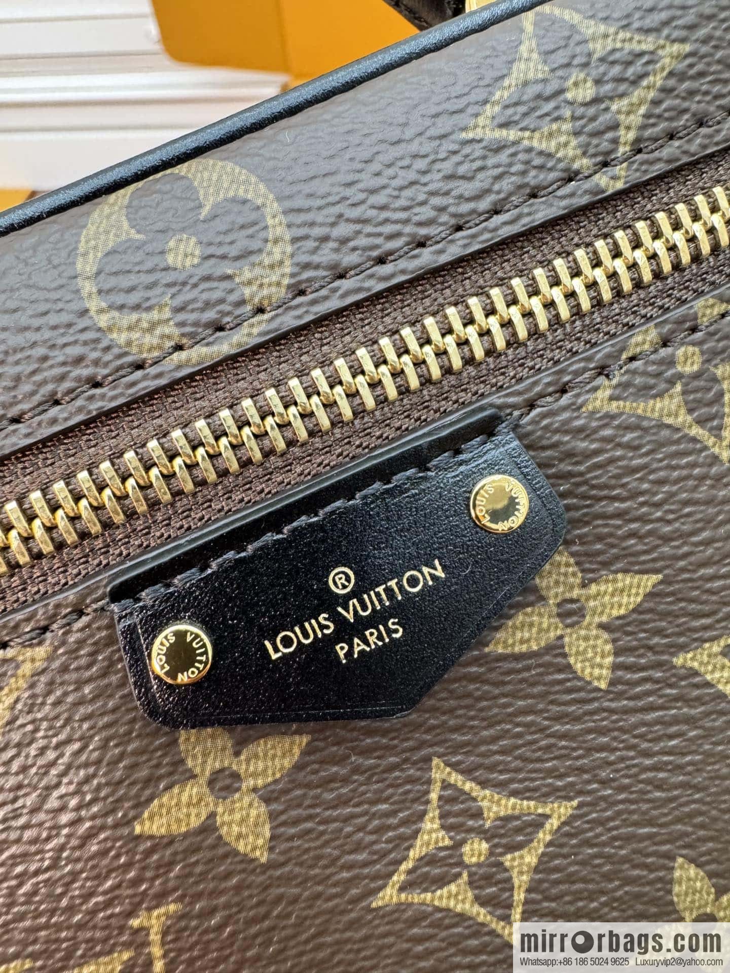 LV M47125 VANITY CHAIN POUCH