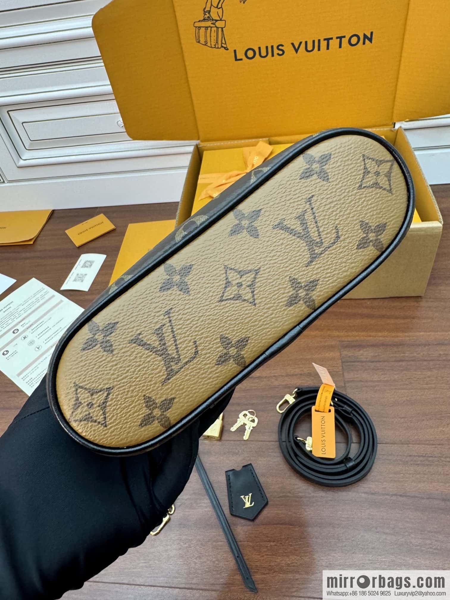 LV M47125 VANITY CHAIN POUCH
