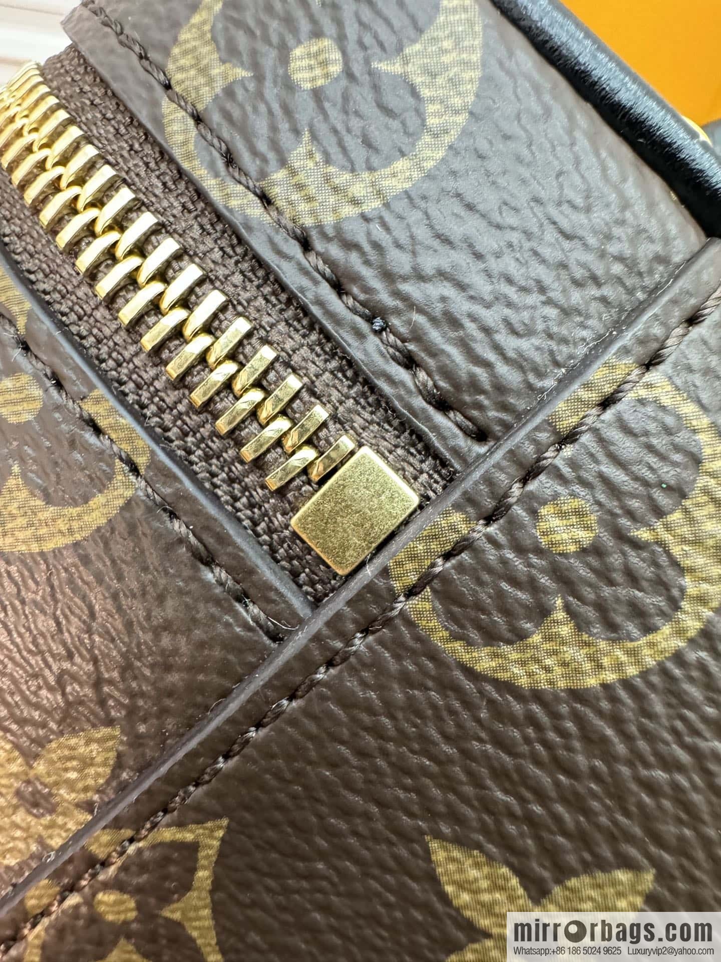 LV M47125 VANITY CHAIN POUCH