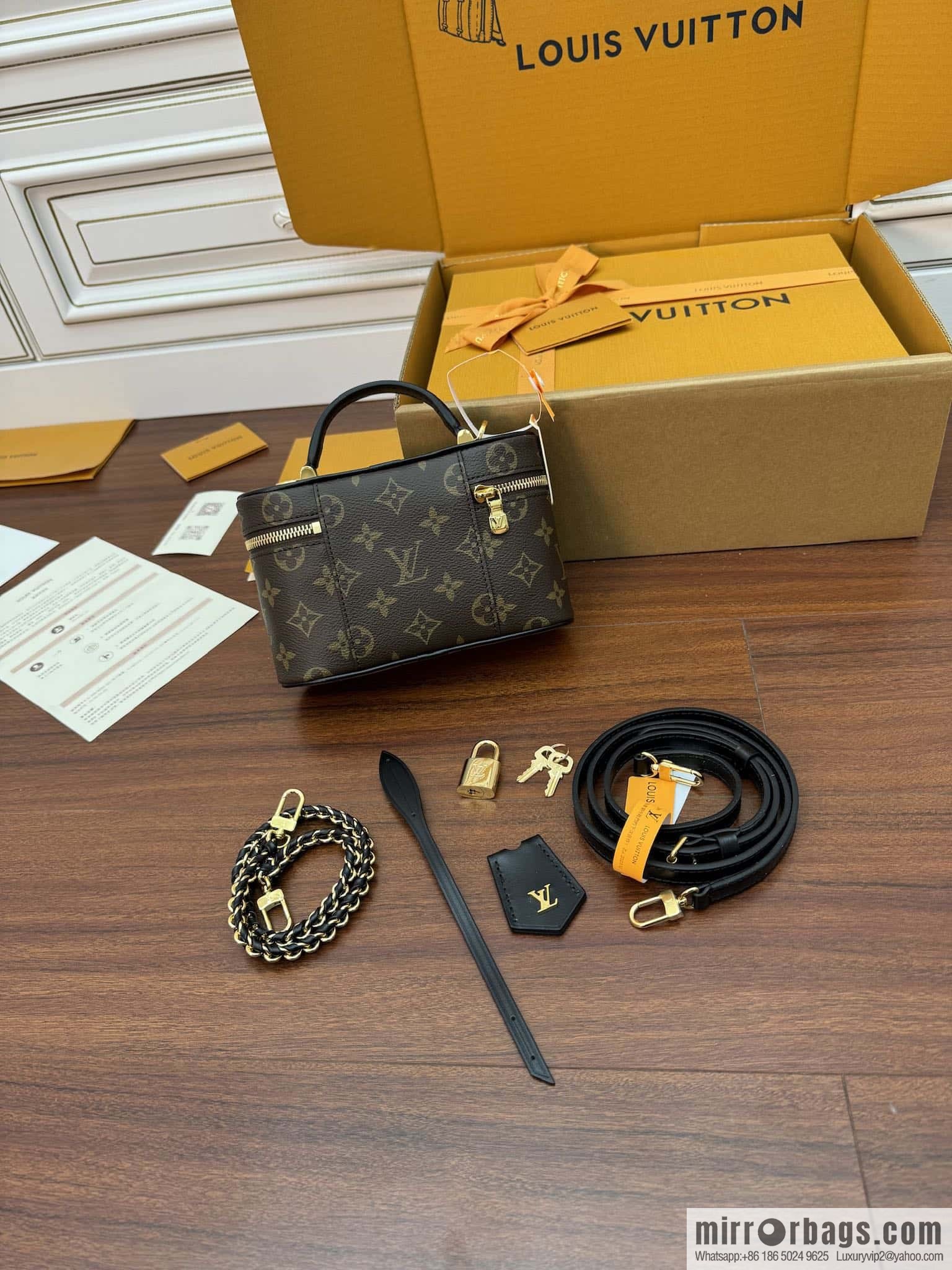 LV M47125 VANITY CHAIN POUCH