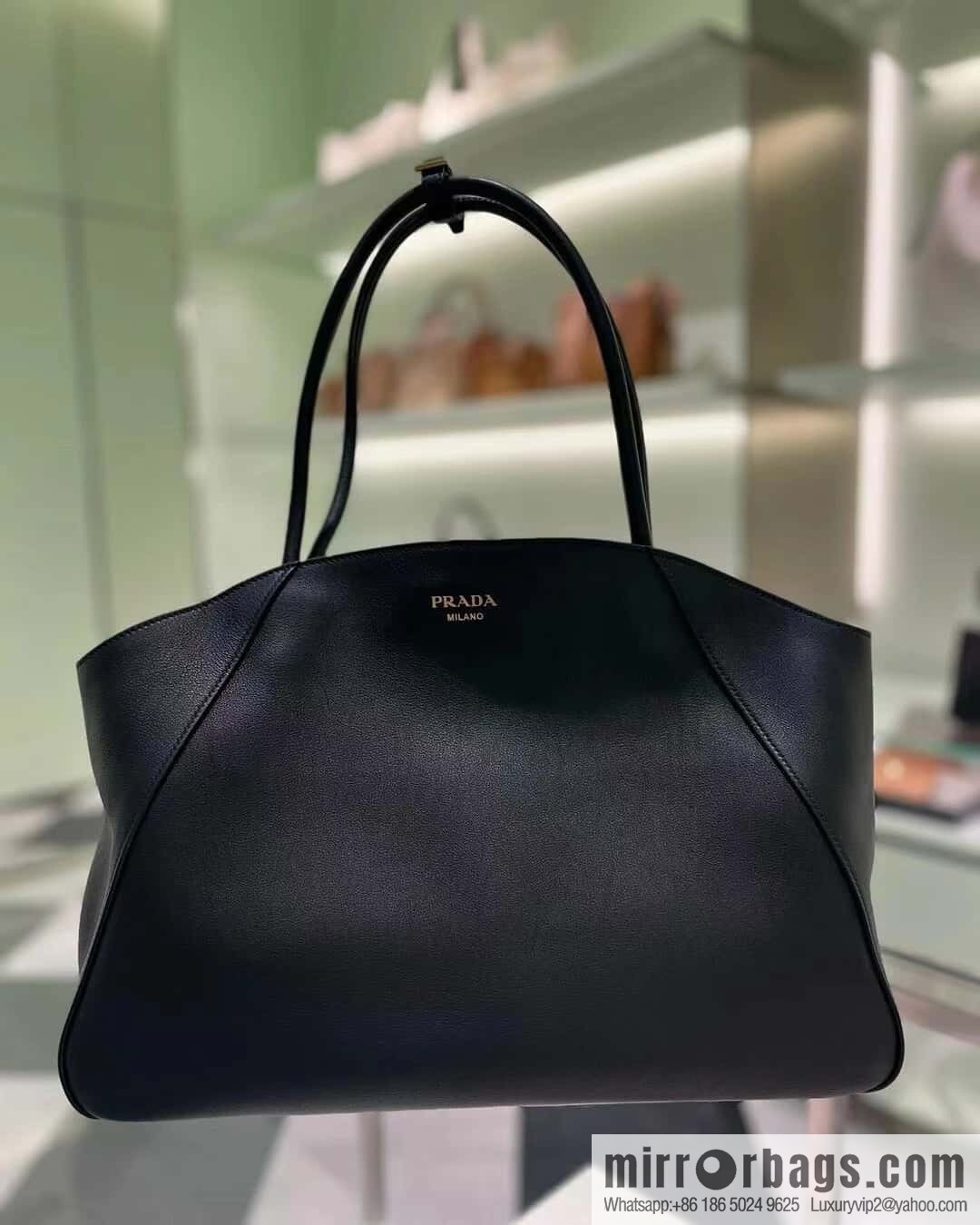 PRADA 🎉 new 🎉 1BG510 tote bag