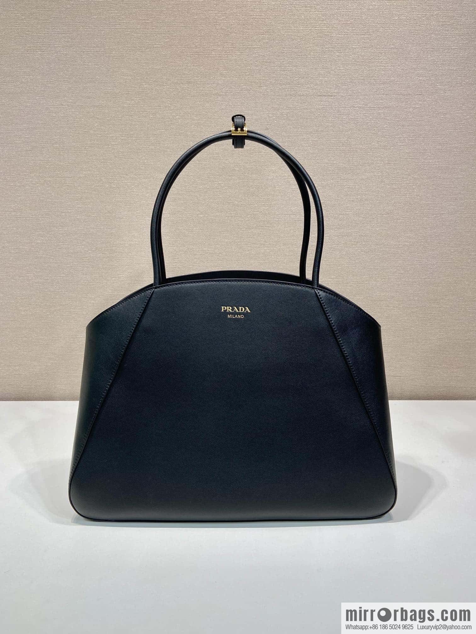 PRADA 🎉 new 🎉 1BG510 tote bag