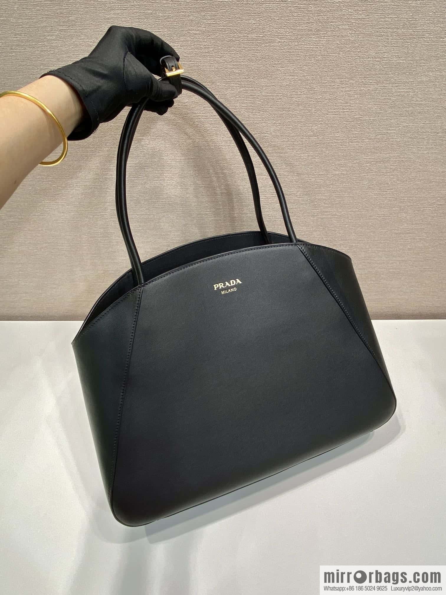 PRADA 🎉 new 🎉 1BG510 tote bag