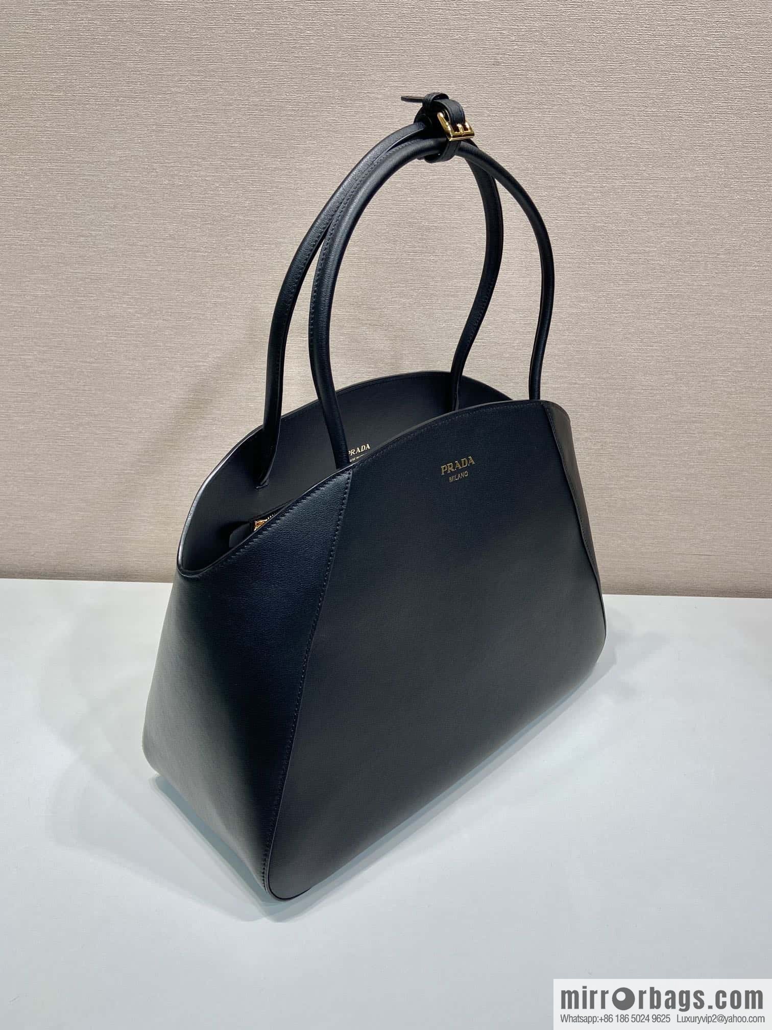 PRADA 🎉 new 🎉 1BG510 tote bag