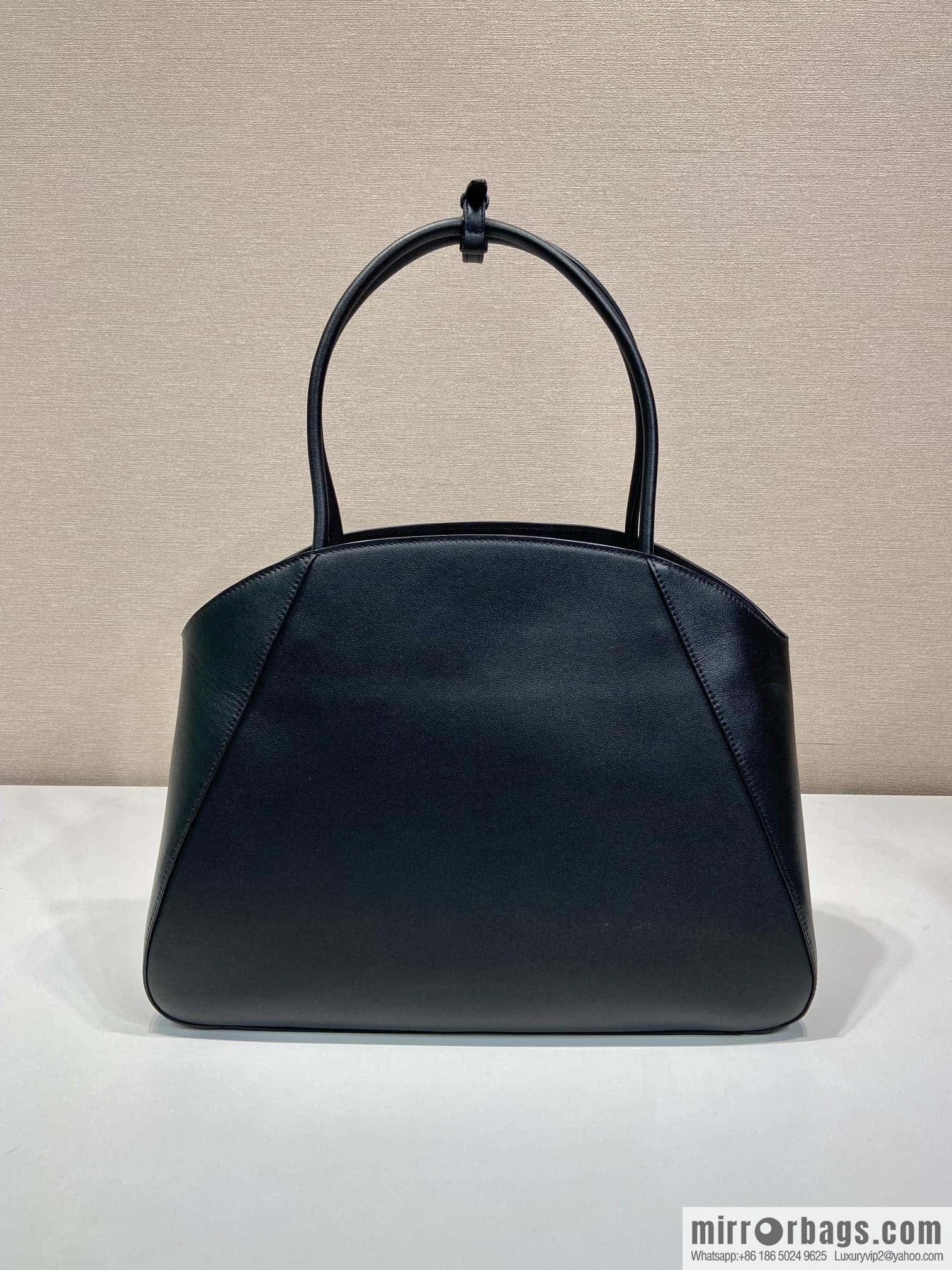 PRADA 🎉 new 🎉 1BG510 tote bag