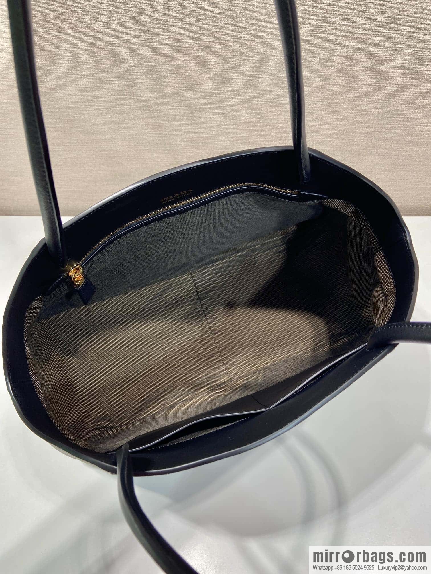 PRADA 🎉 new 🎉 1BG510 tote bag