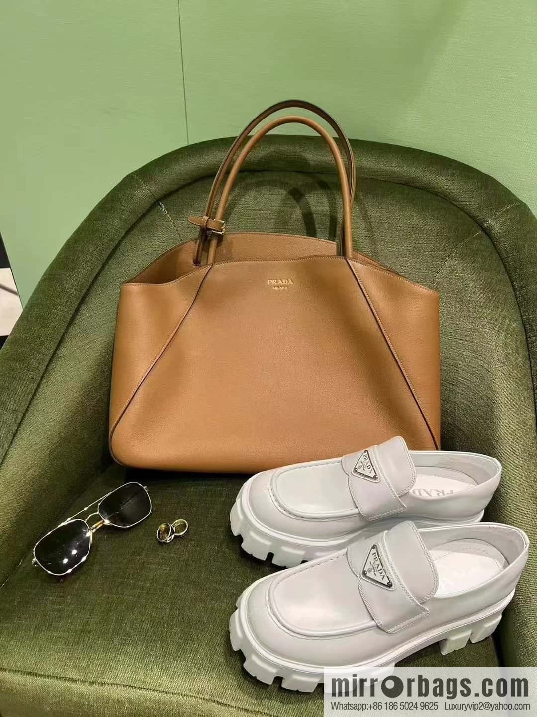 PRADA 🎉 new 🎉 1BG510 tote bag