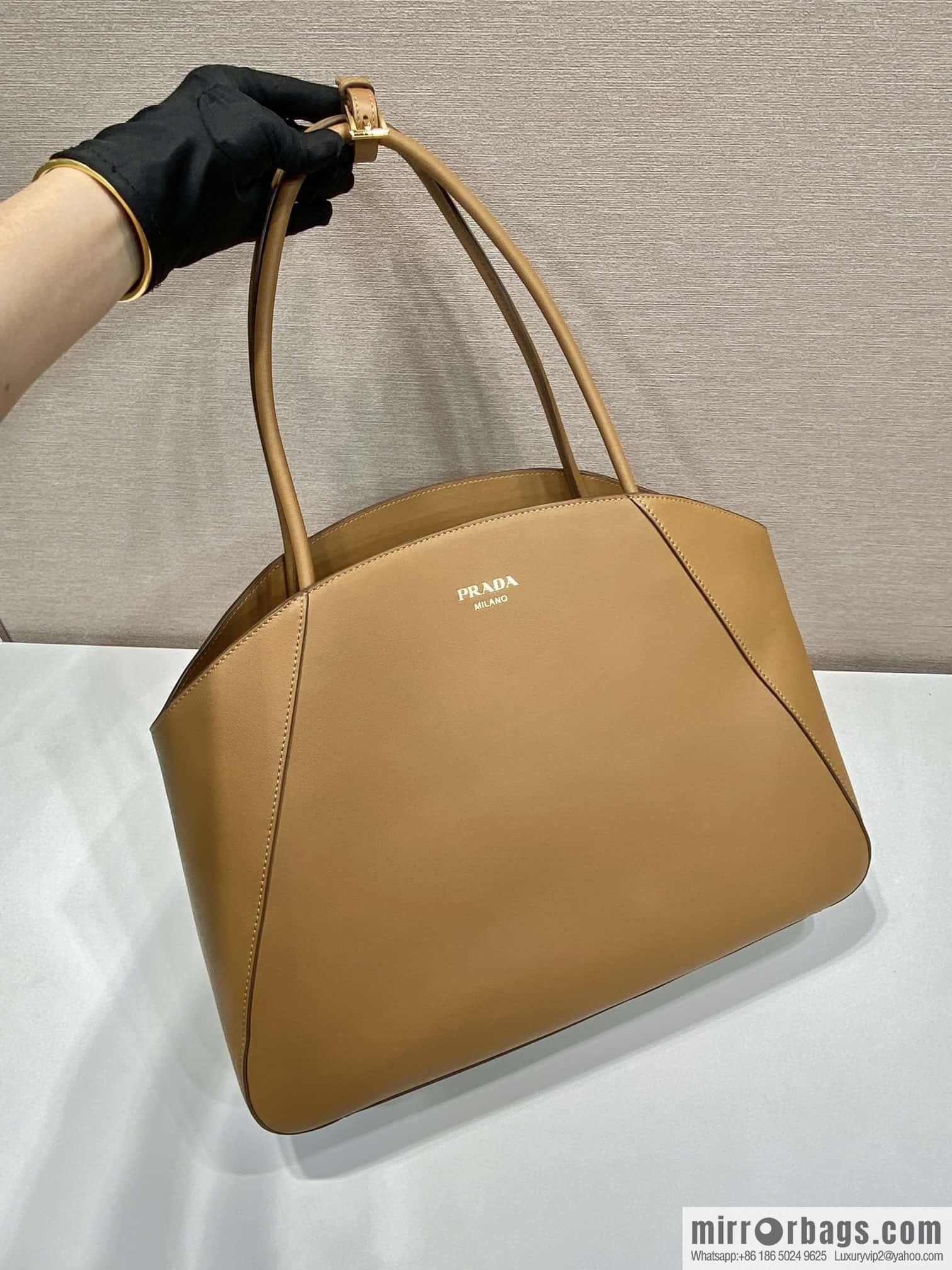 PRADA 🎉 new 🎉 1BG510 tote bag